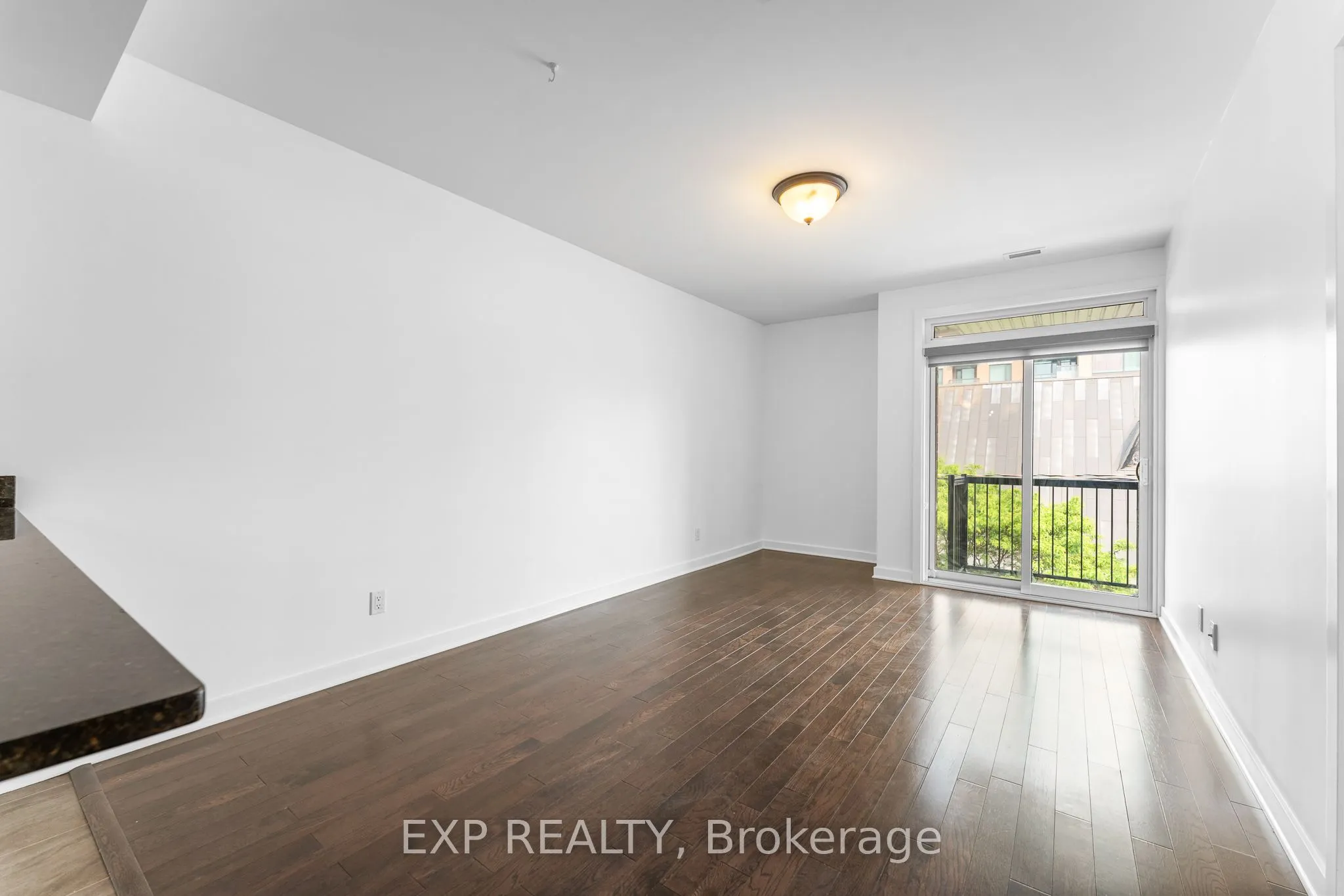 456 King Edward Avenue, #403