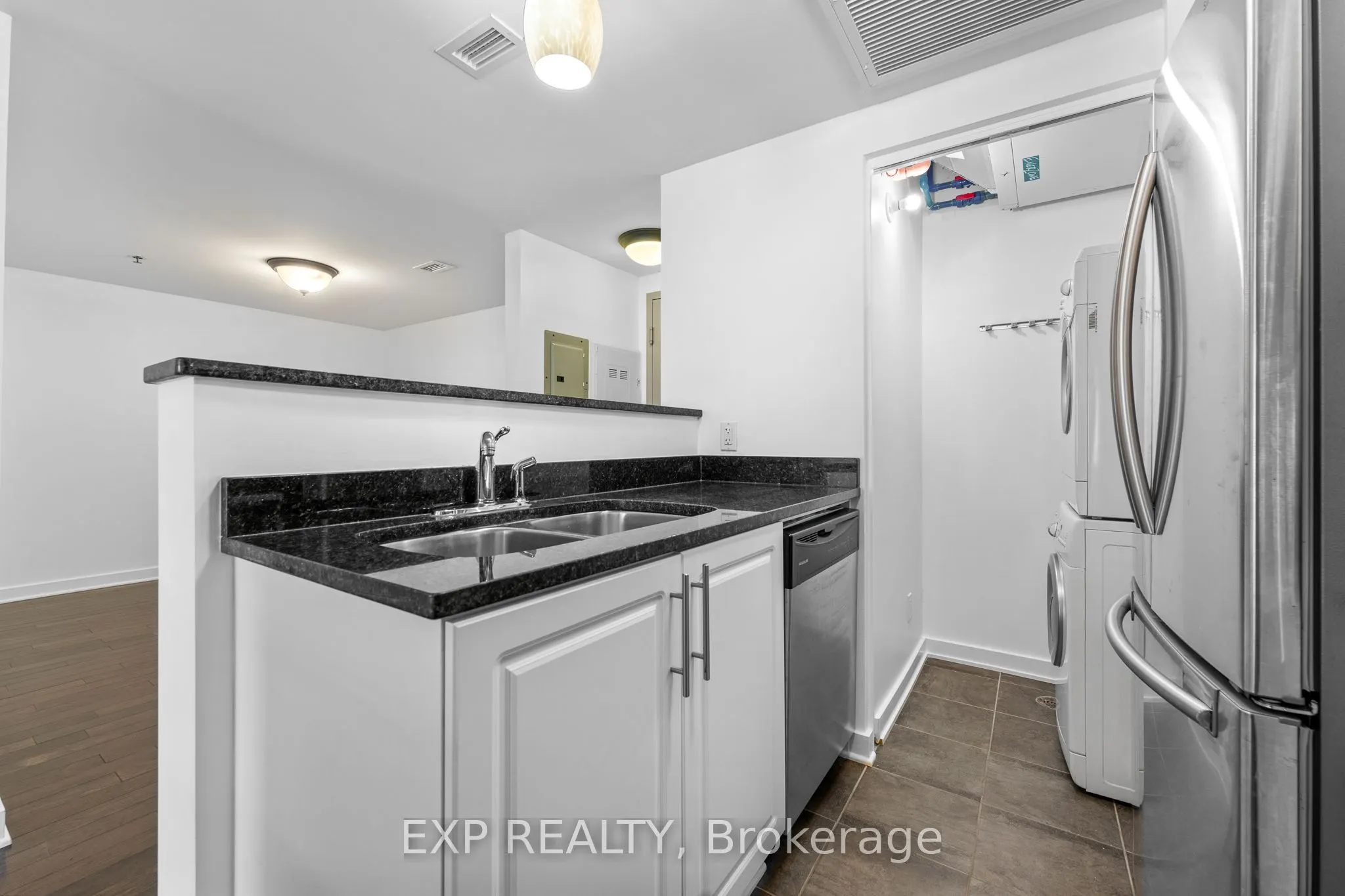 456 King Edward Avenue, #403