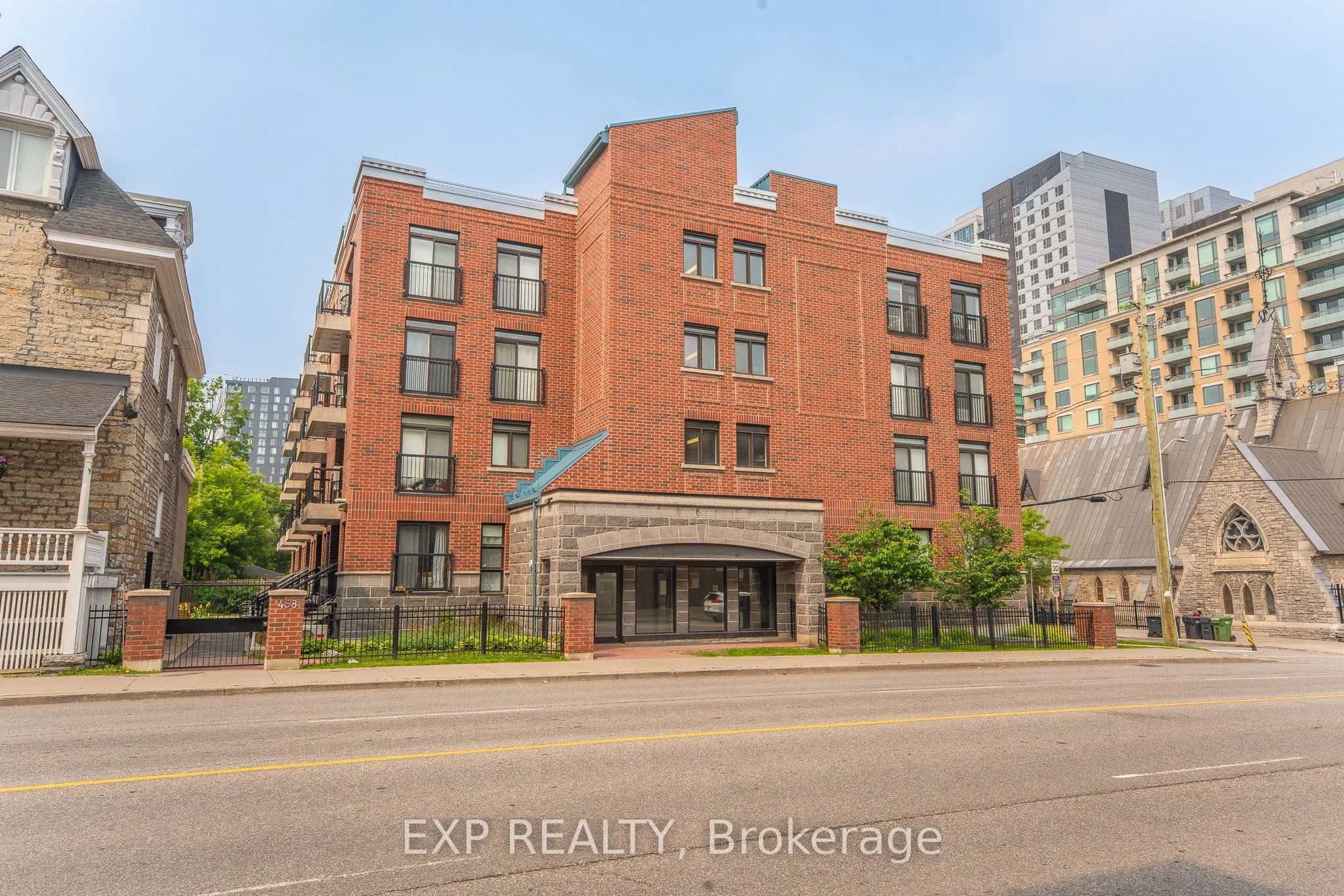456 King Edward Avenue, #403