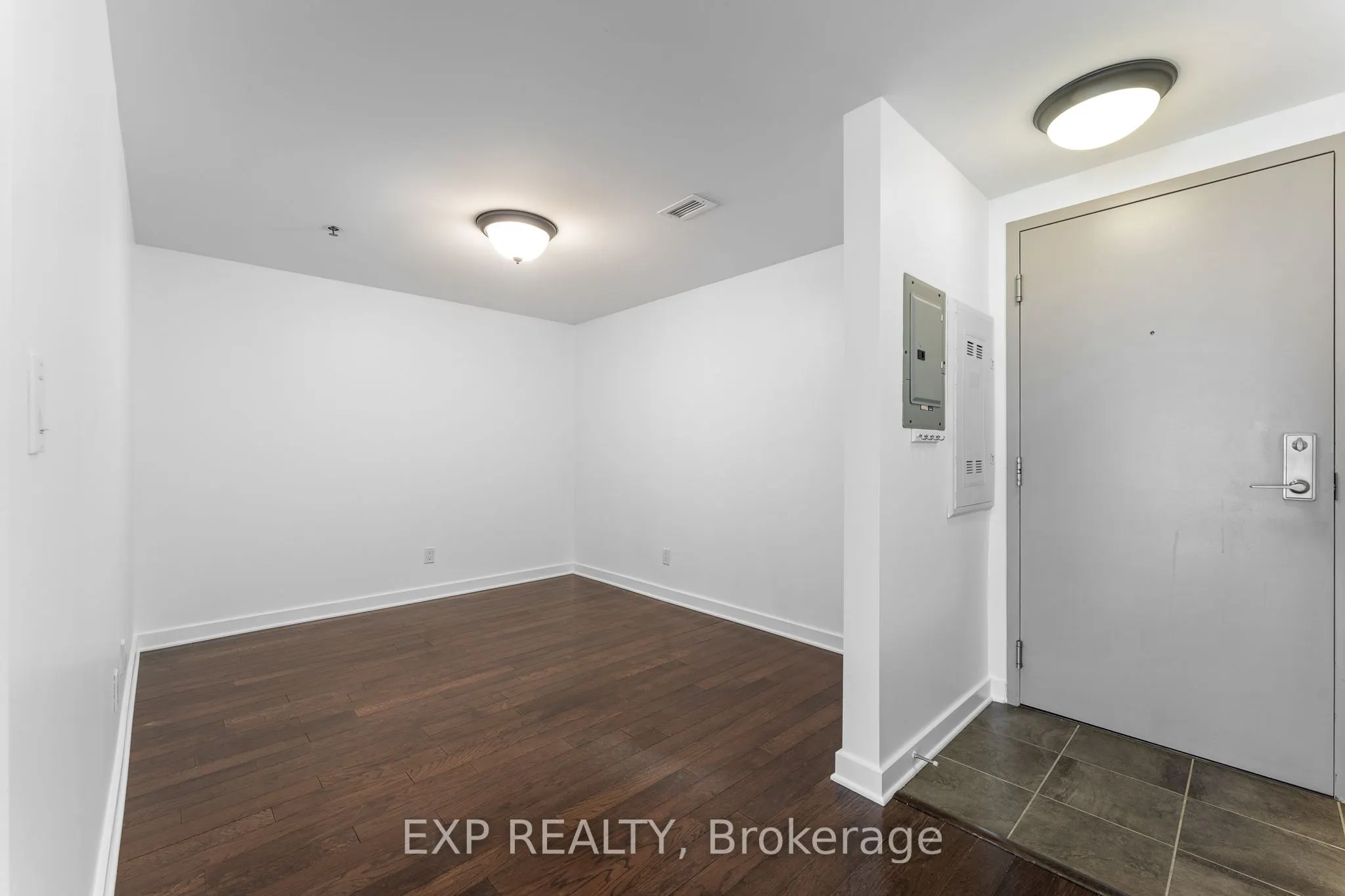 456 King Edward Avenue, #403