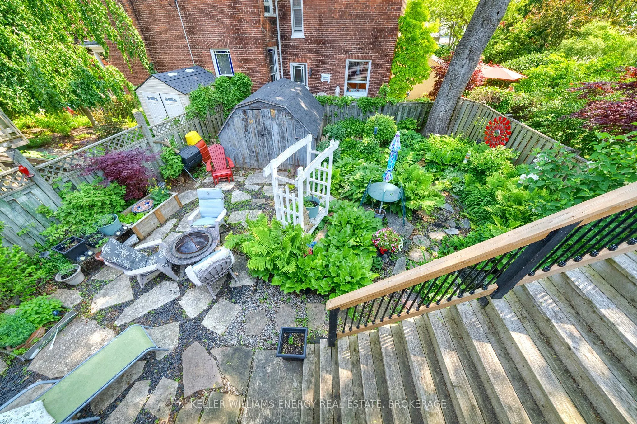 11 Pine Street N