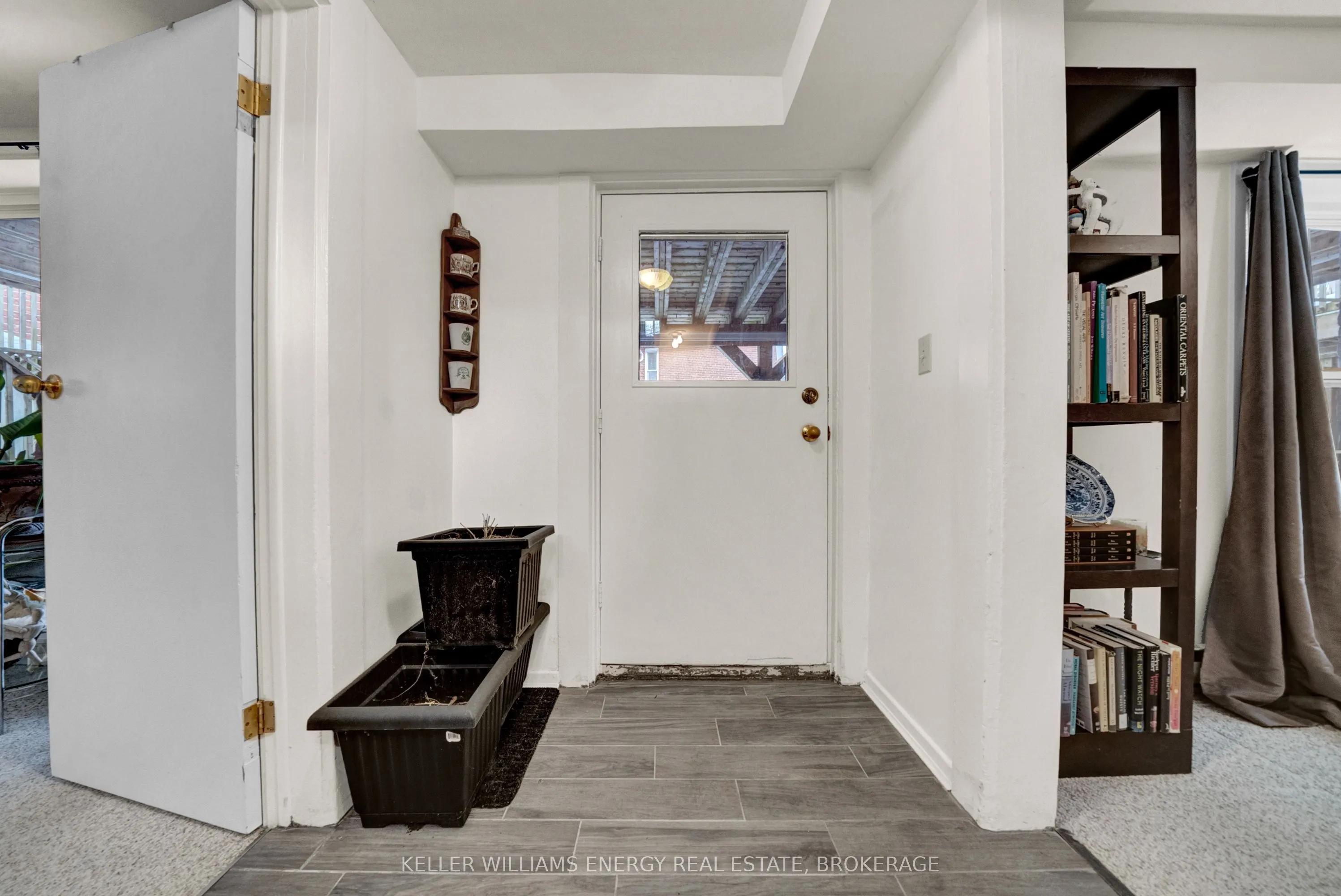 11 Pine Street N