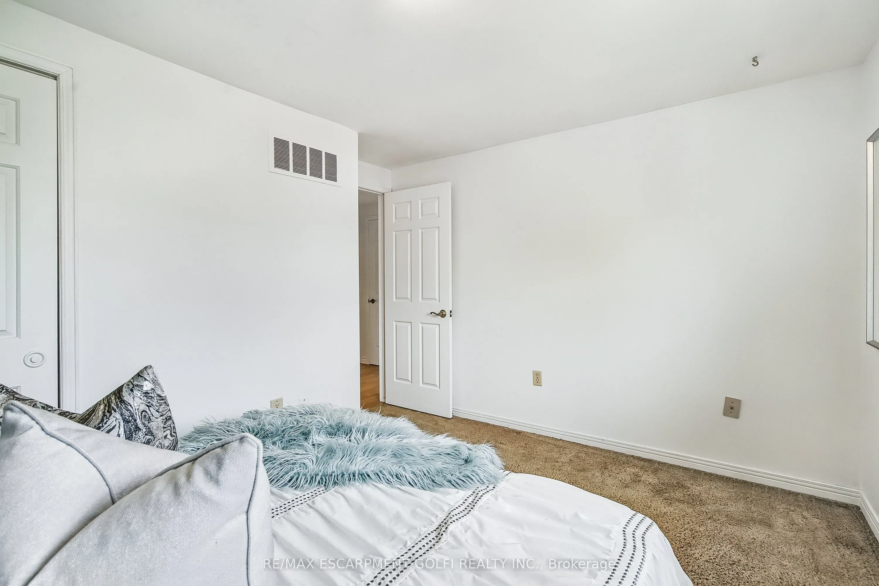 9 Valanna Court