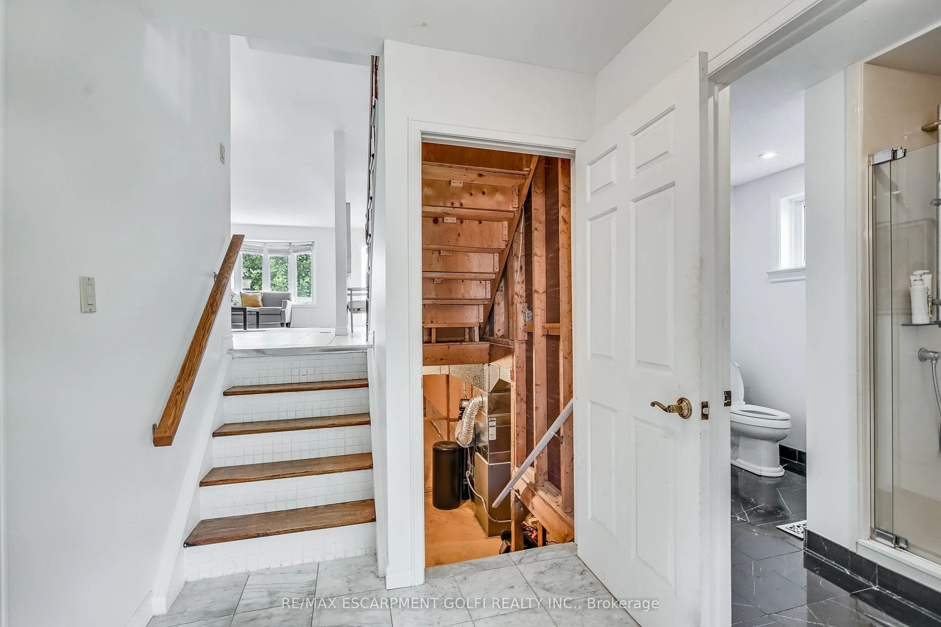 9 Valanna Court