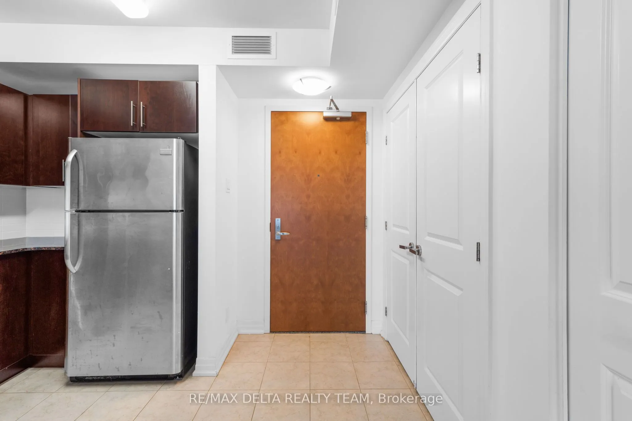 242 Rideau Street, #403