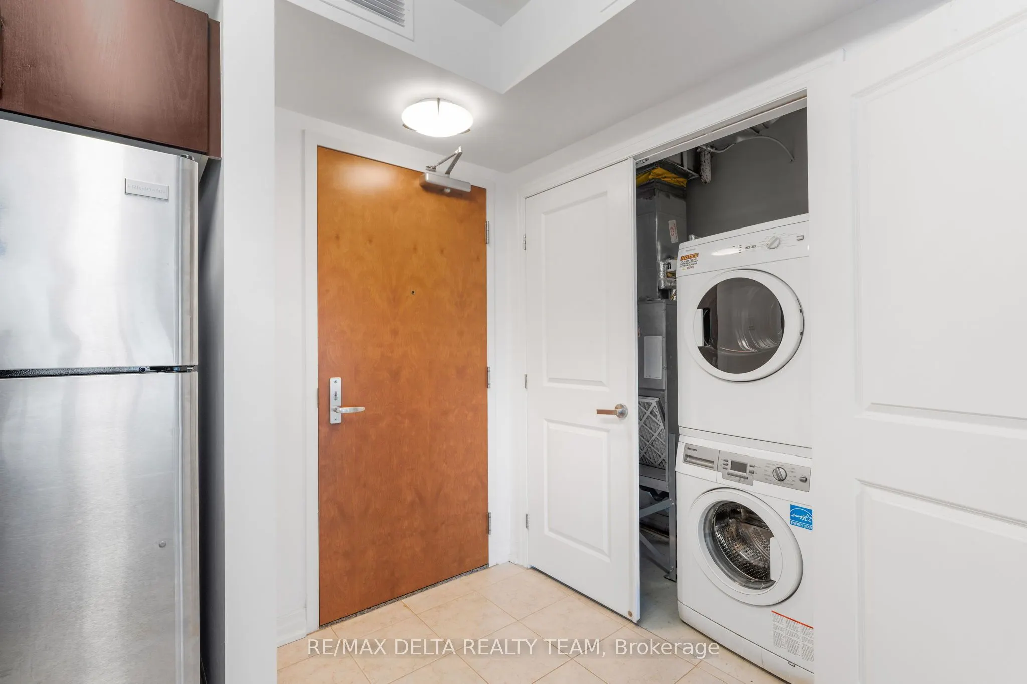 242 Rideau Street, #403