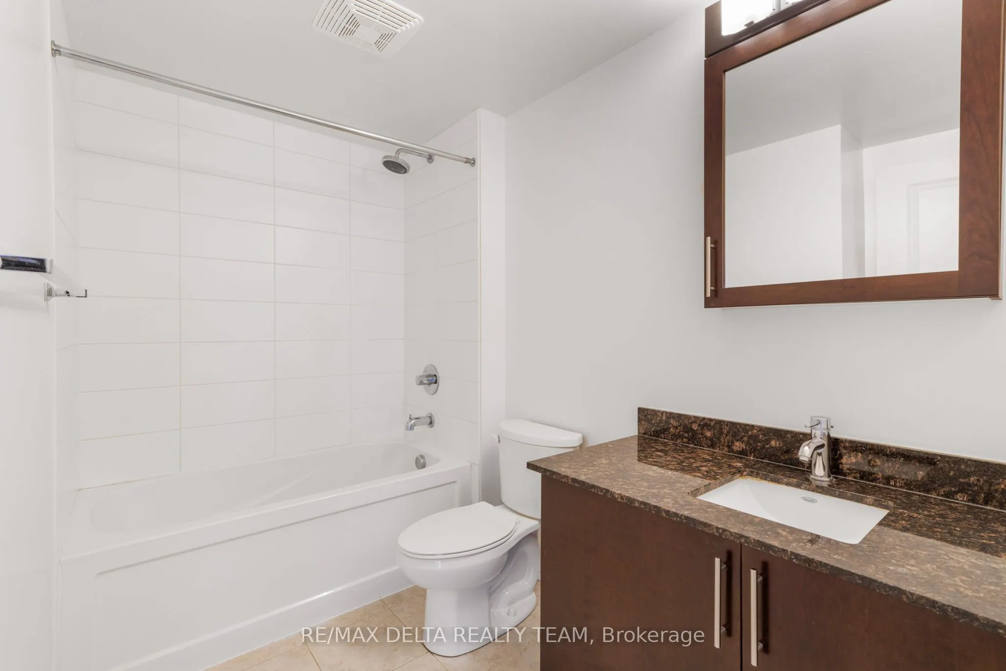 242 Rideau Street, #403