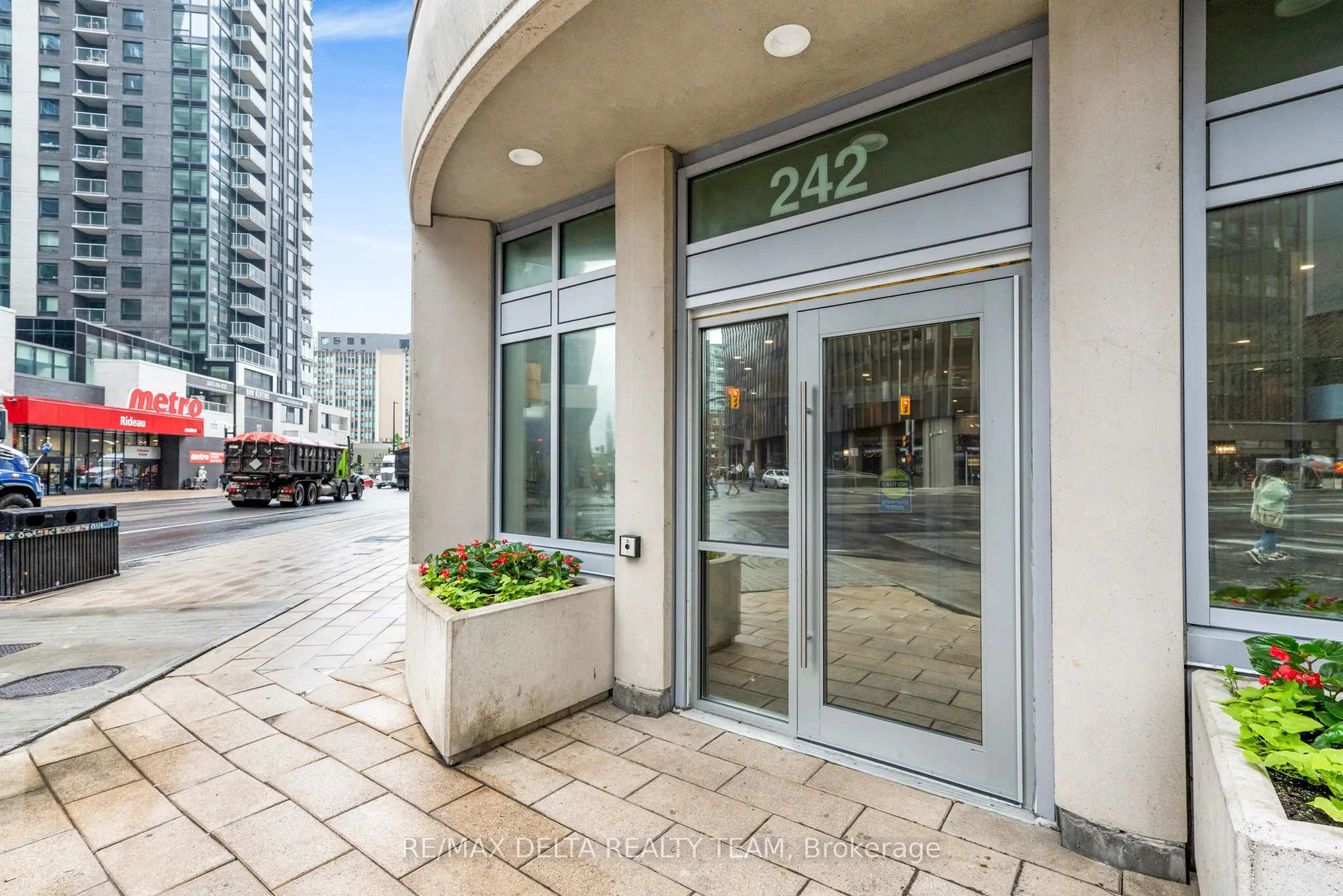 242 Rideau Street, #403