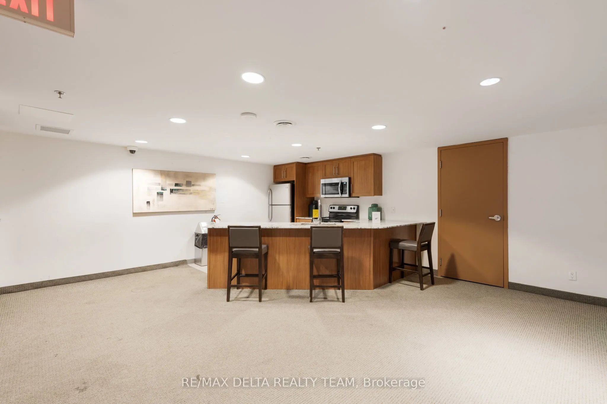 242 Rideau Street, #403
