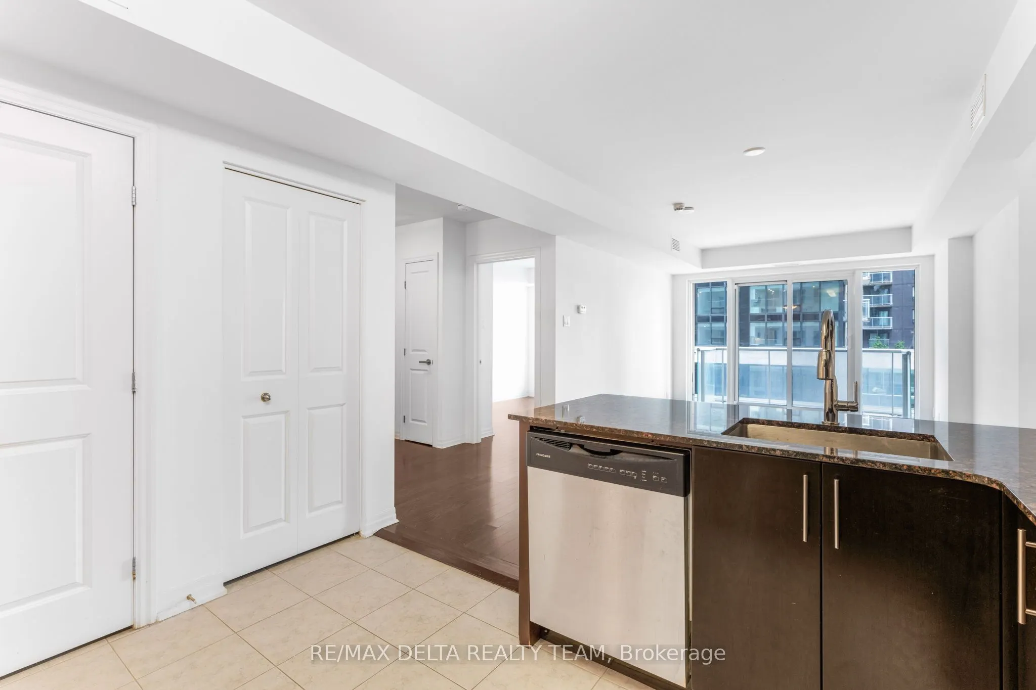 242 Rideau Street, #403