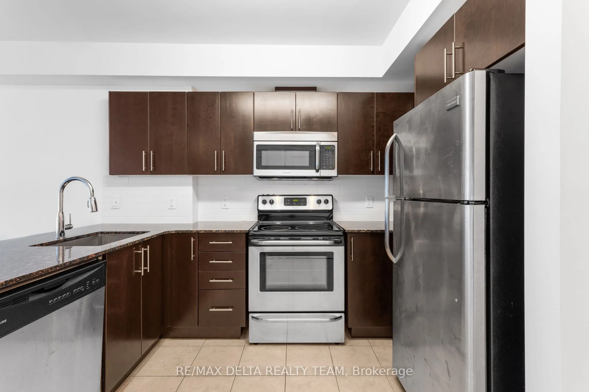 242 Rideau Street, #403
