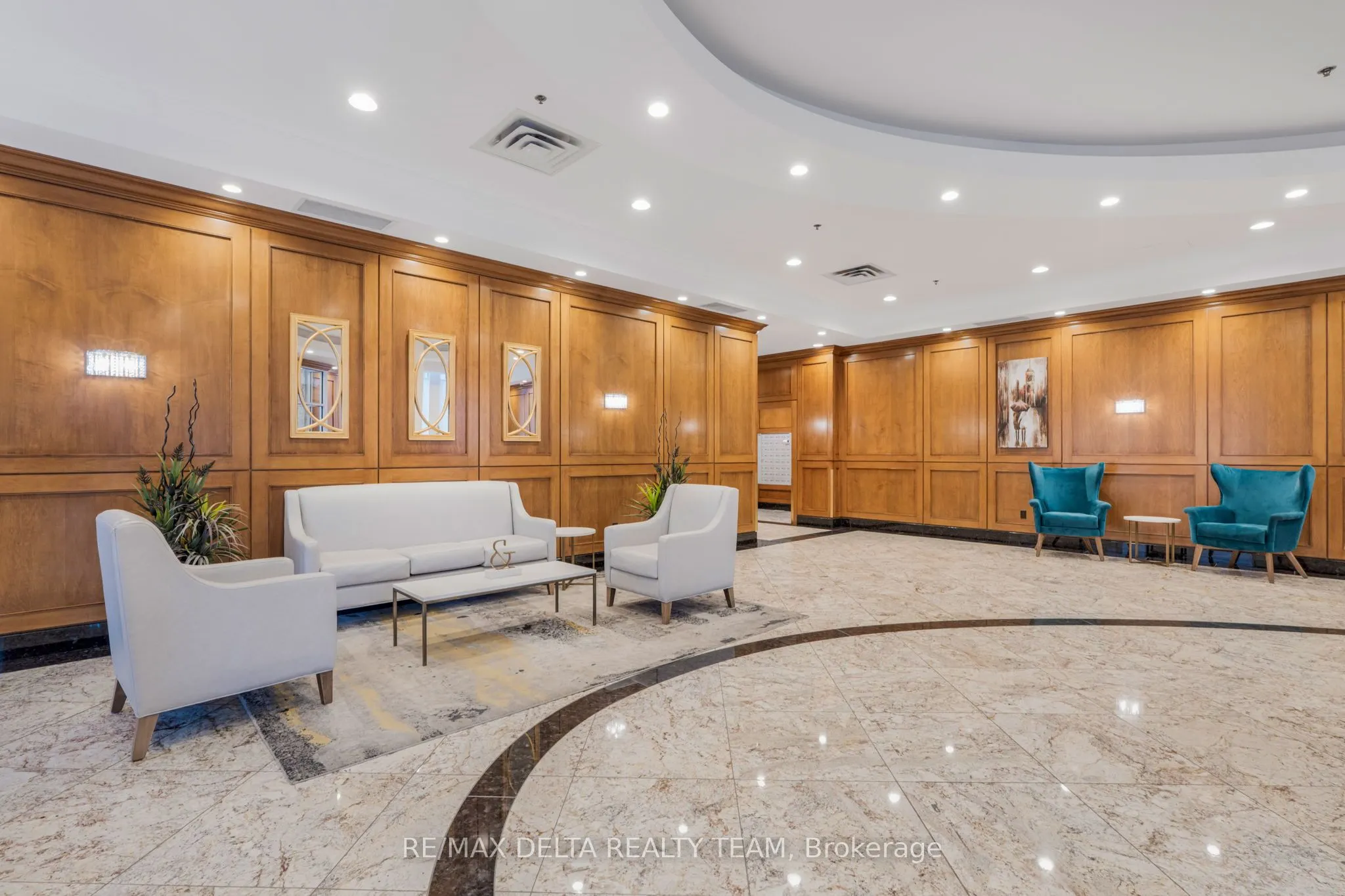 242 Rideau Street, #403