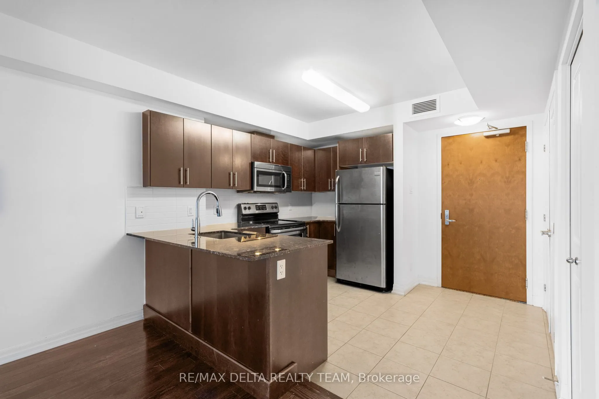 242 Rideau Street, #403