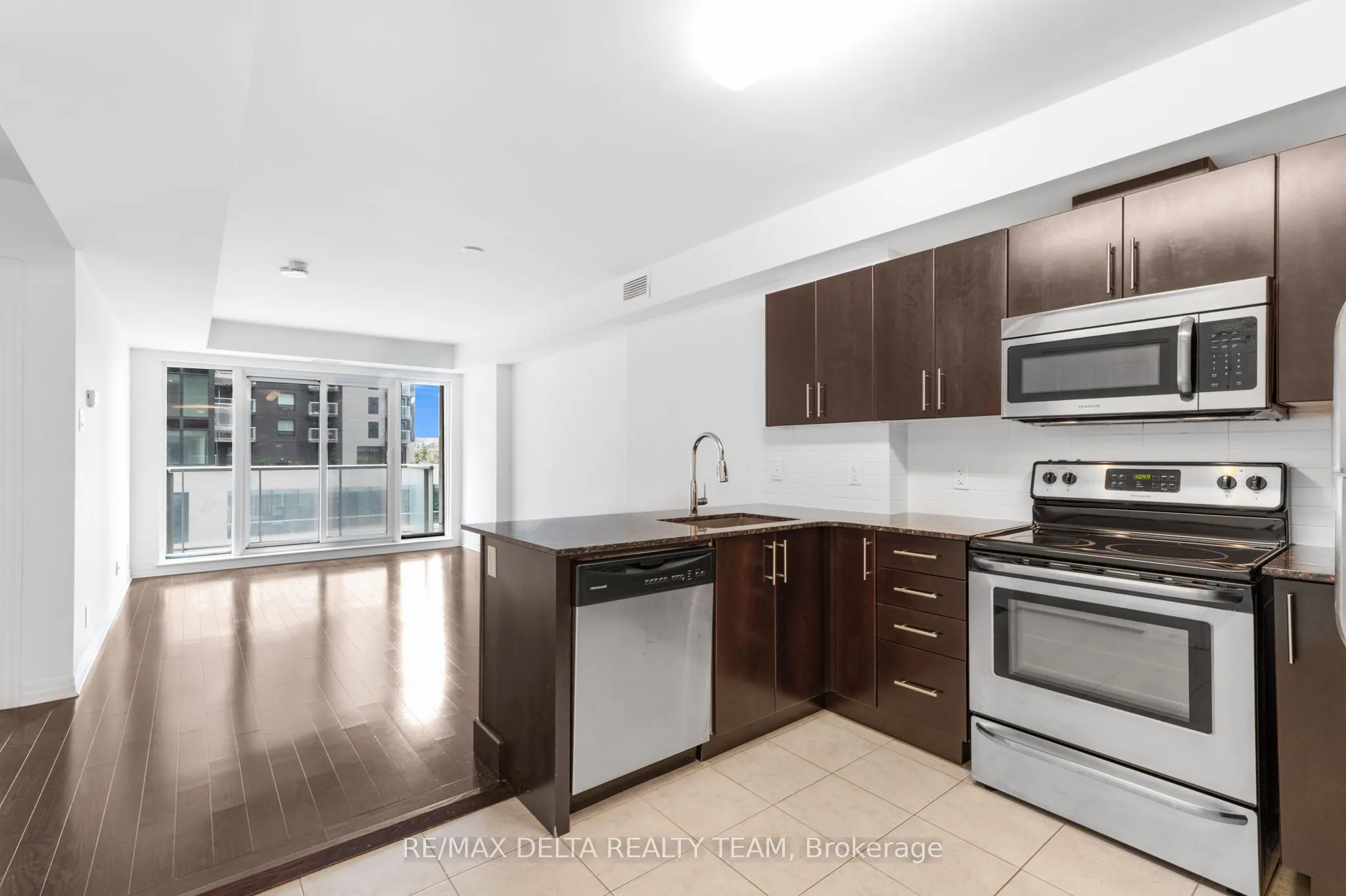242 Rideau Street, #403