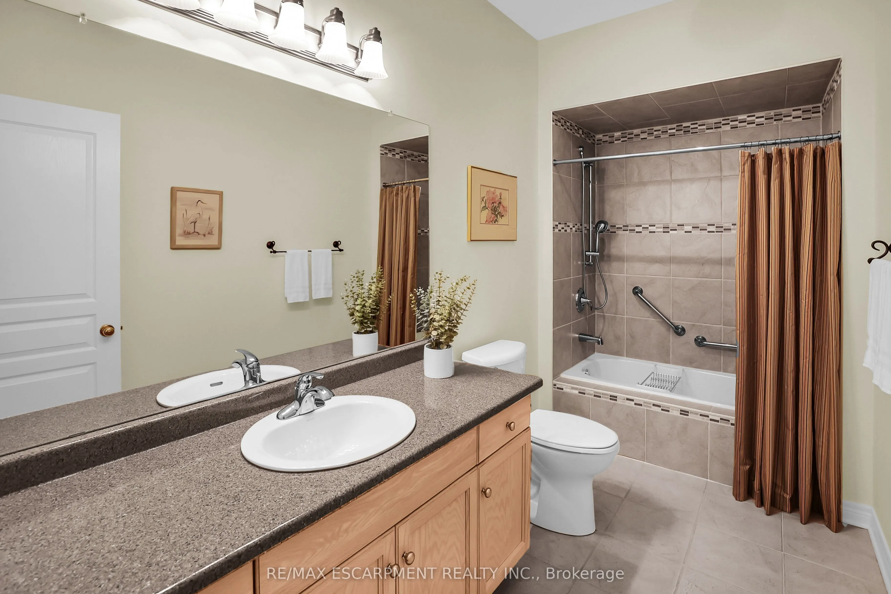 8 Muscat Drive, #4