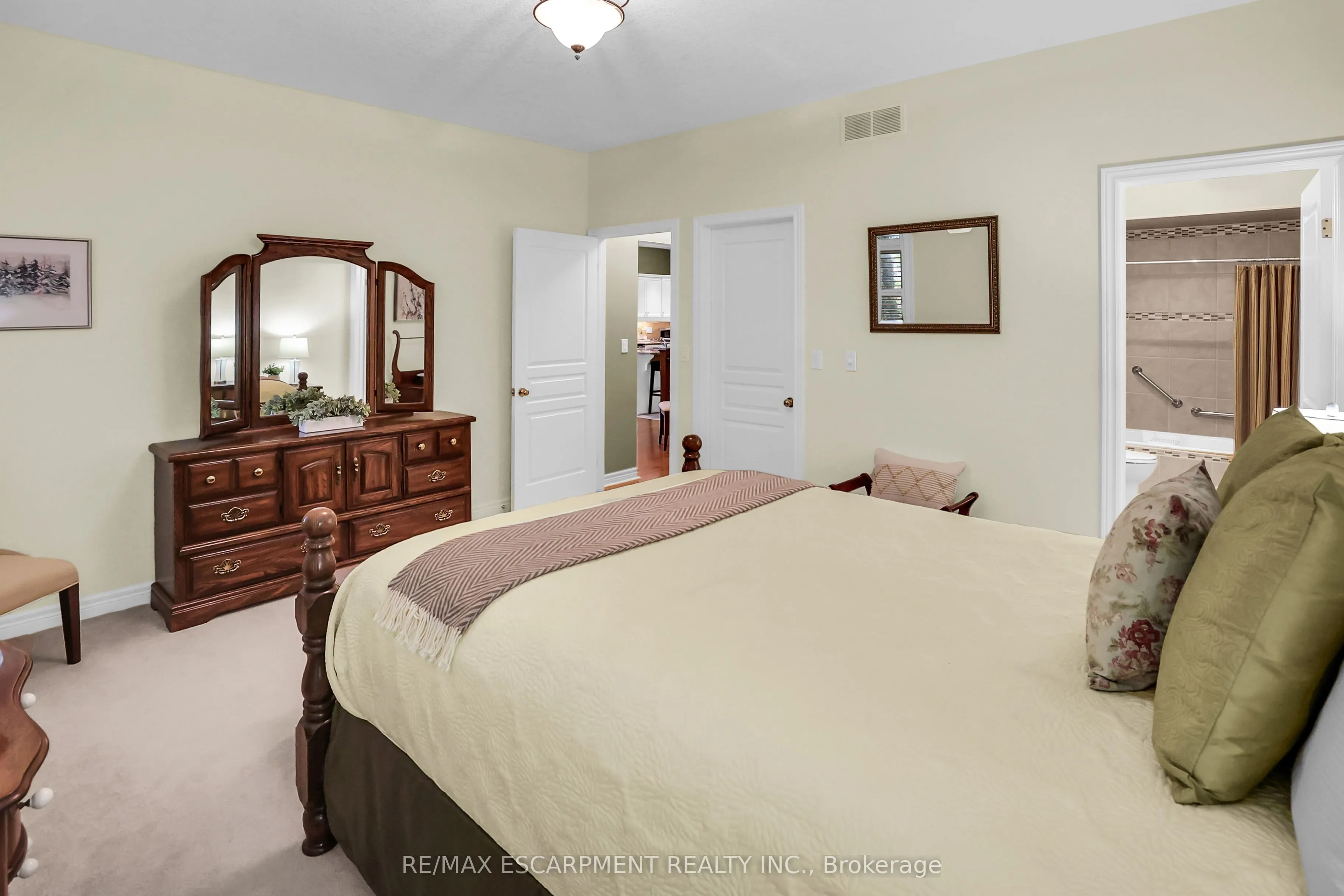 8 Muscat Drive, #4