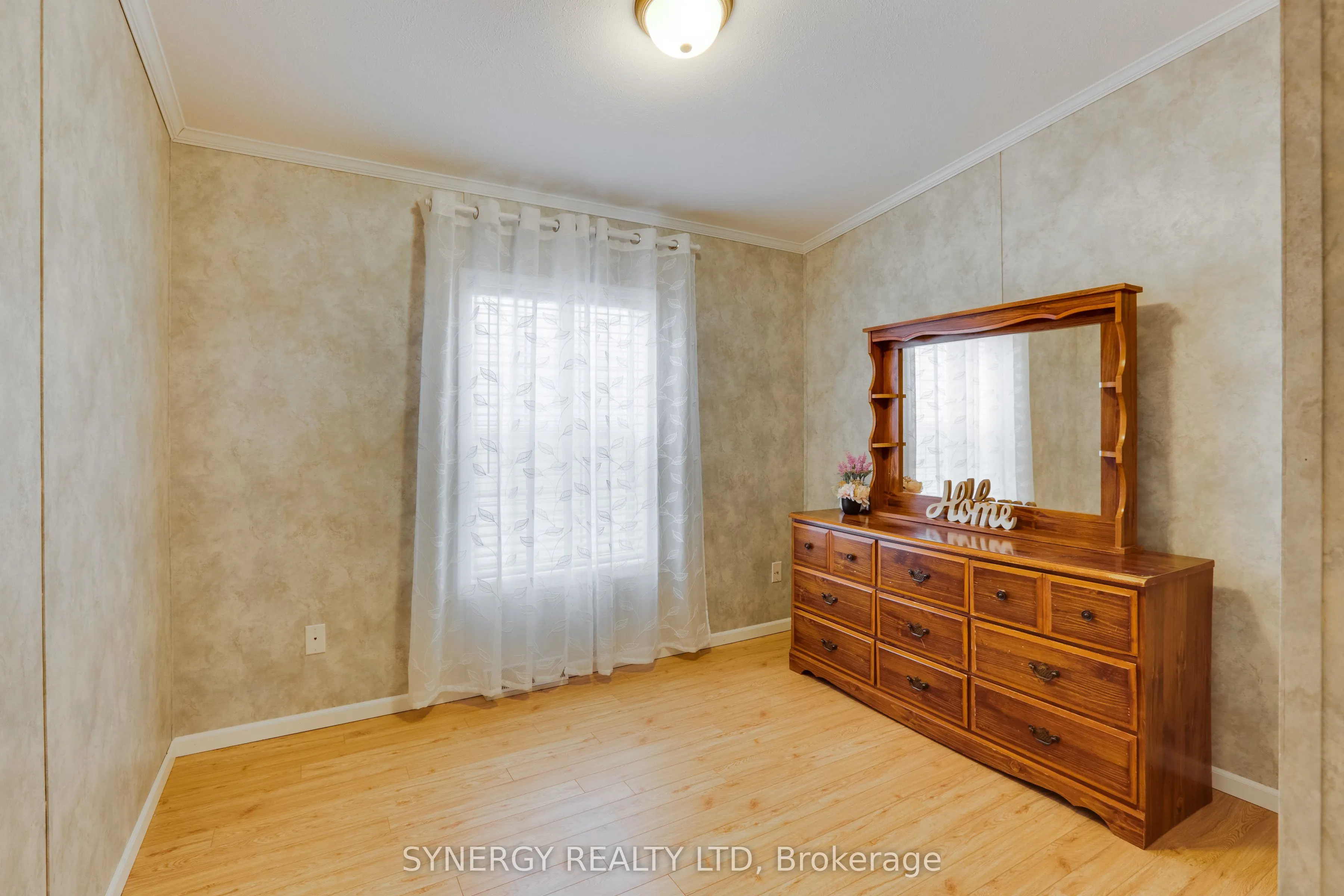 461 Richard Crescent