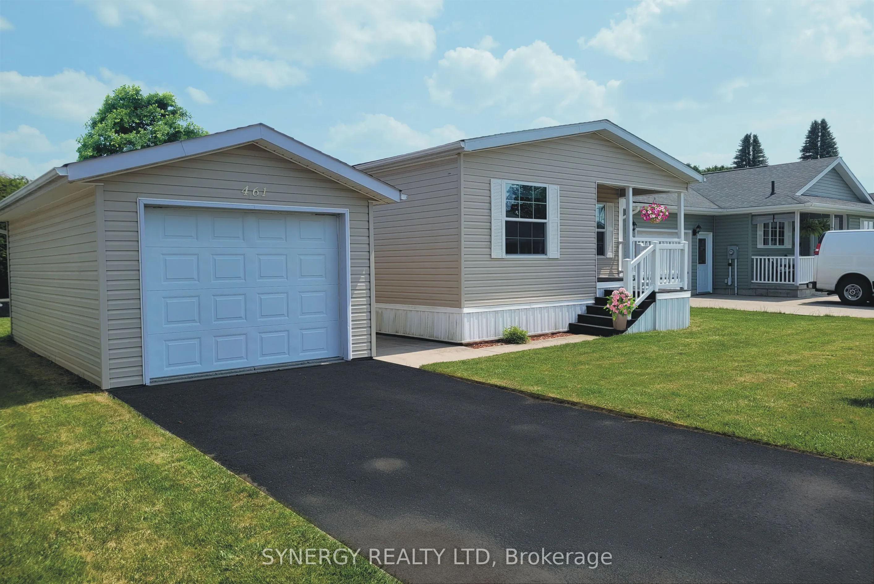 461 Richard Crescent
