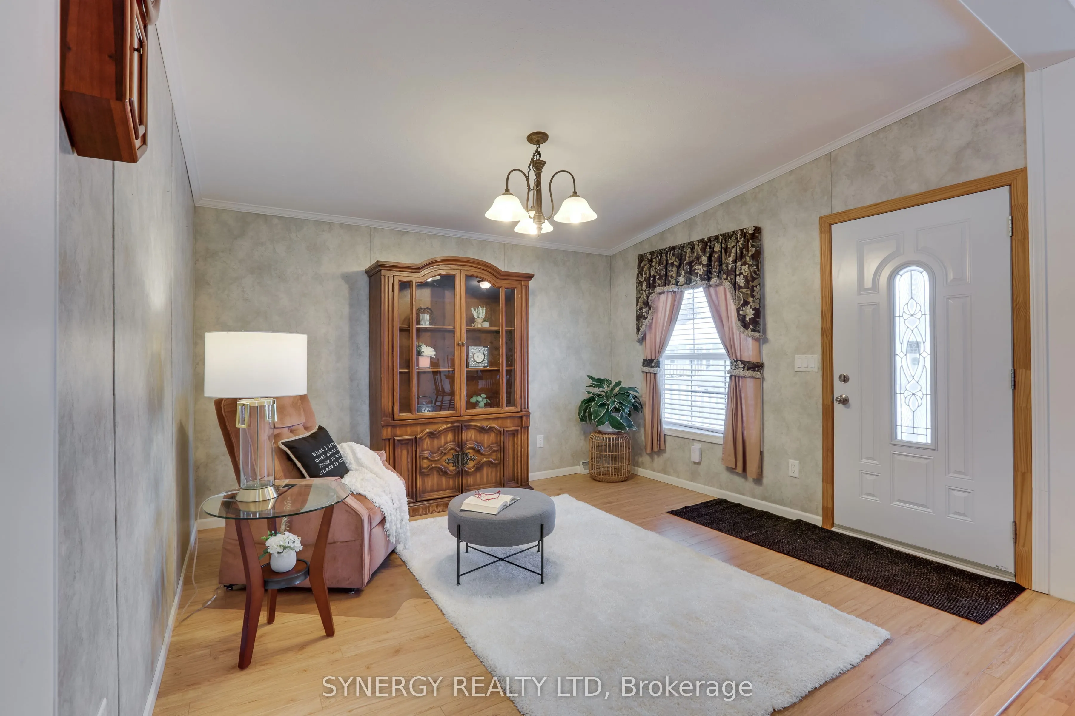 461 Richard Crescent