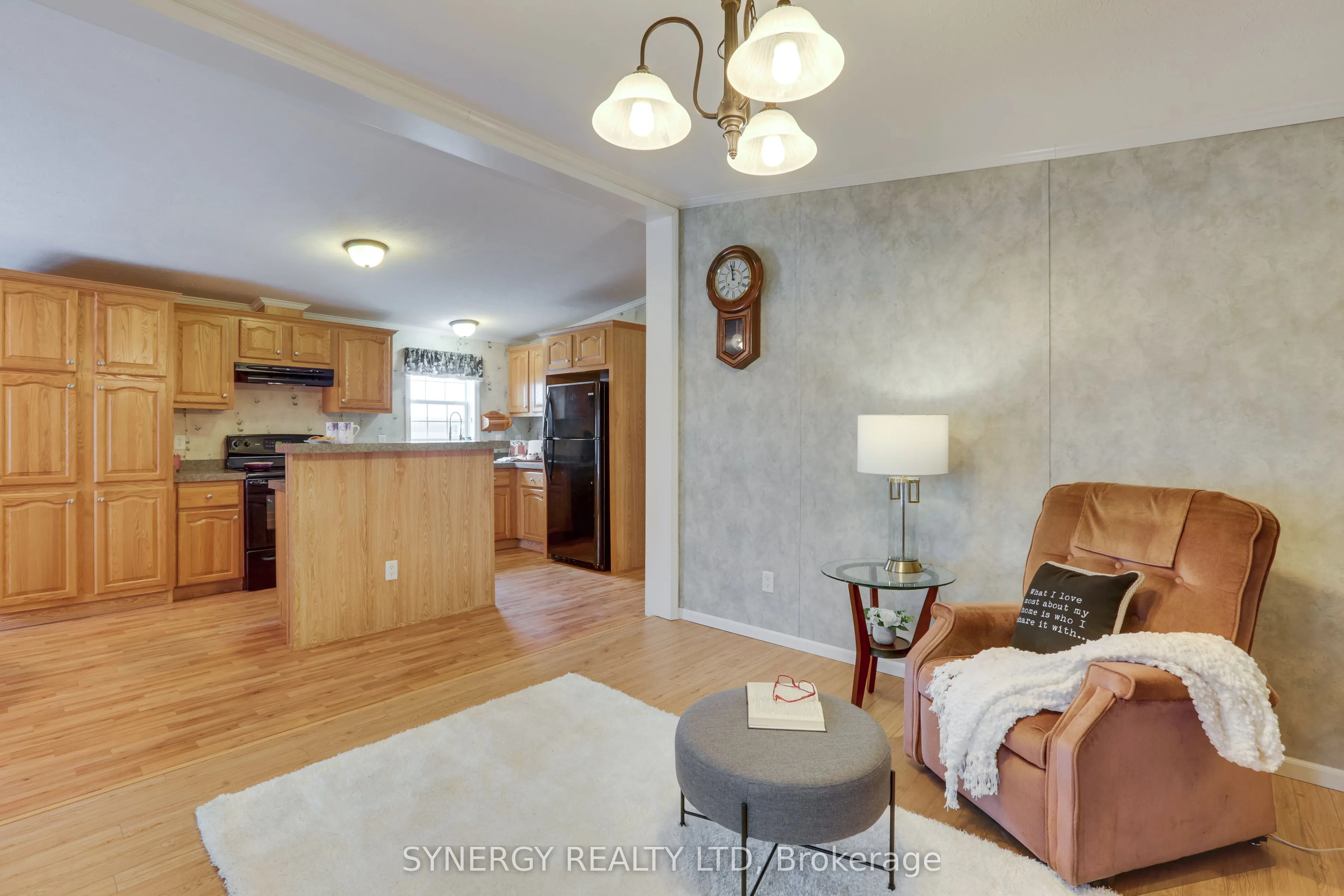 461 Richard Crescent