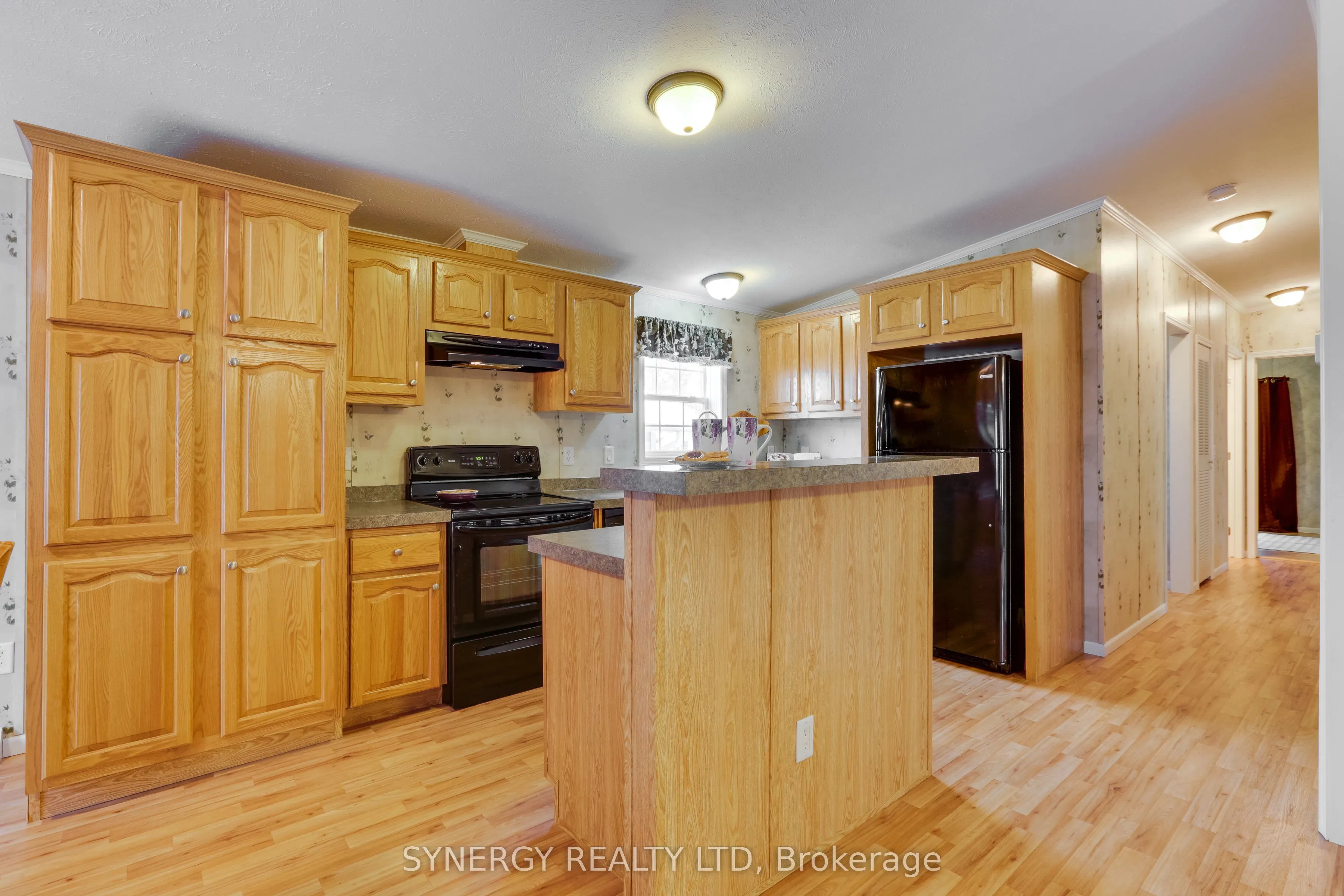 461 Richard Crescent