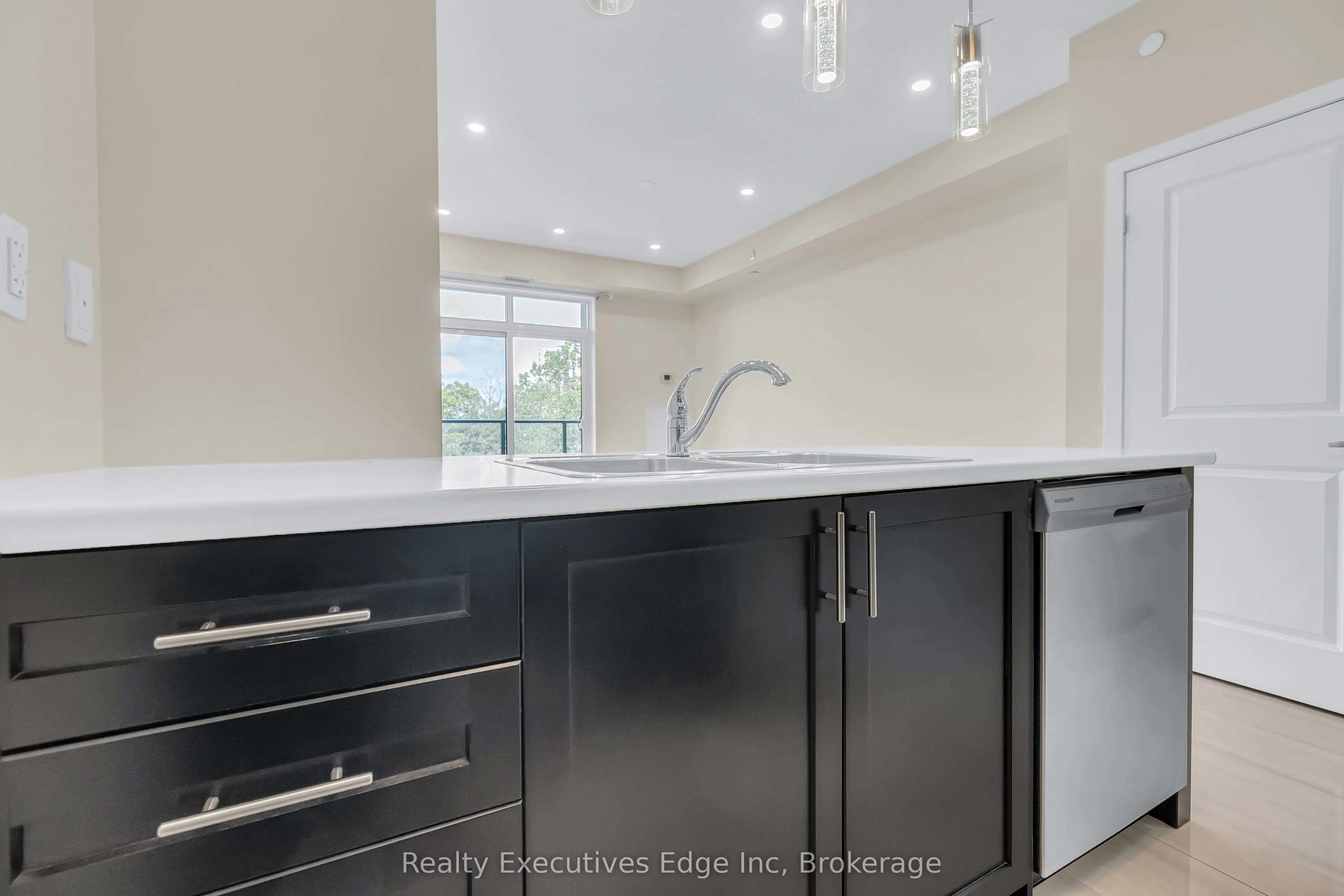 125 Shoreview Place, #416