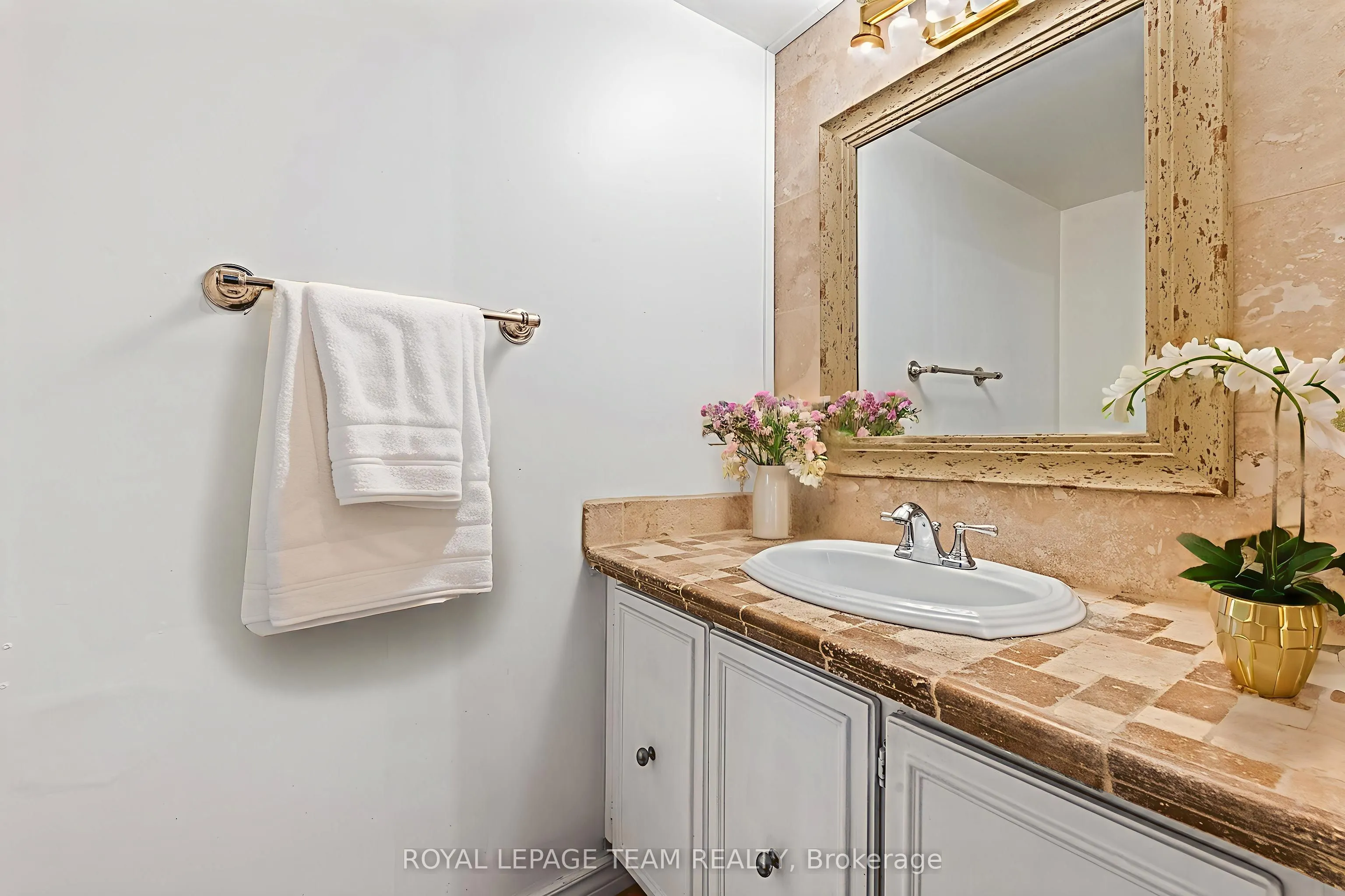 141 Somerset Street W #1202