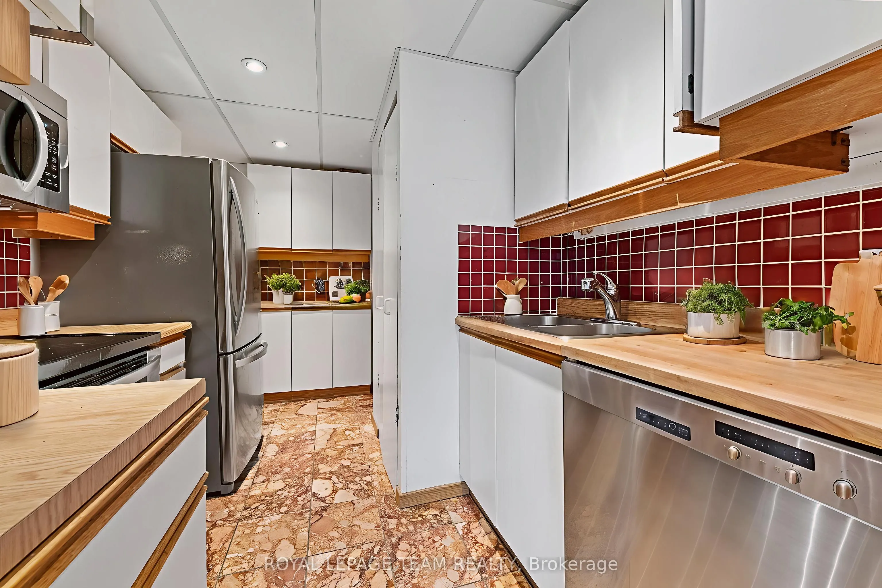 141 Somerset Street W #1202