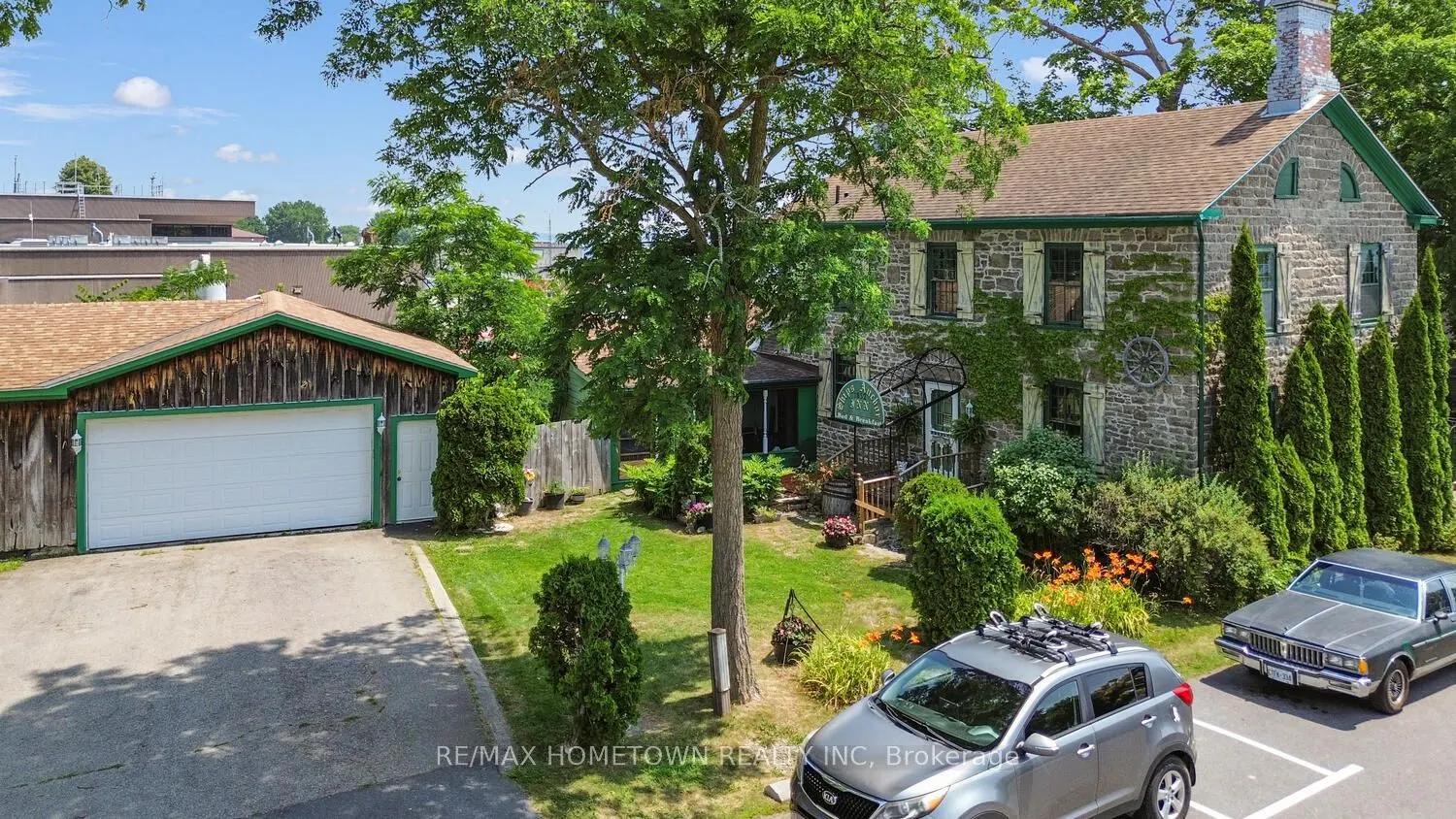 495 King Street W