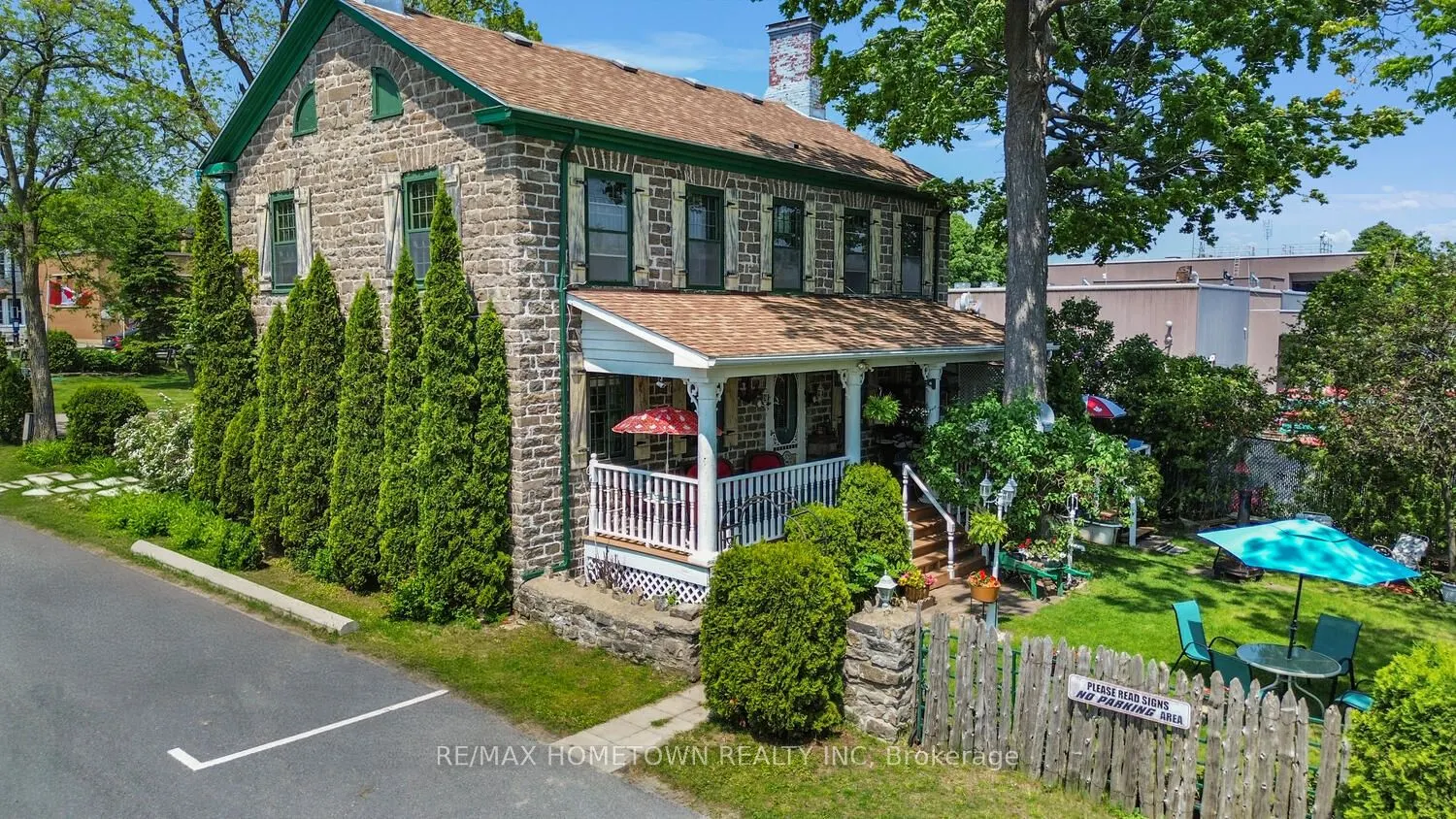 495 King Street W