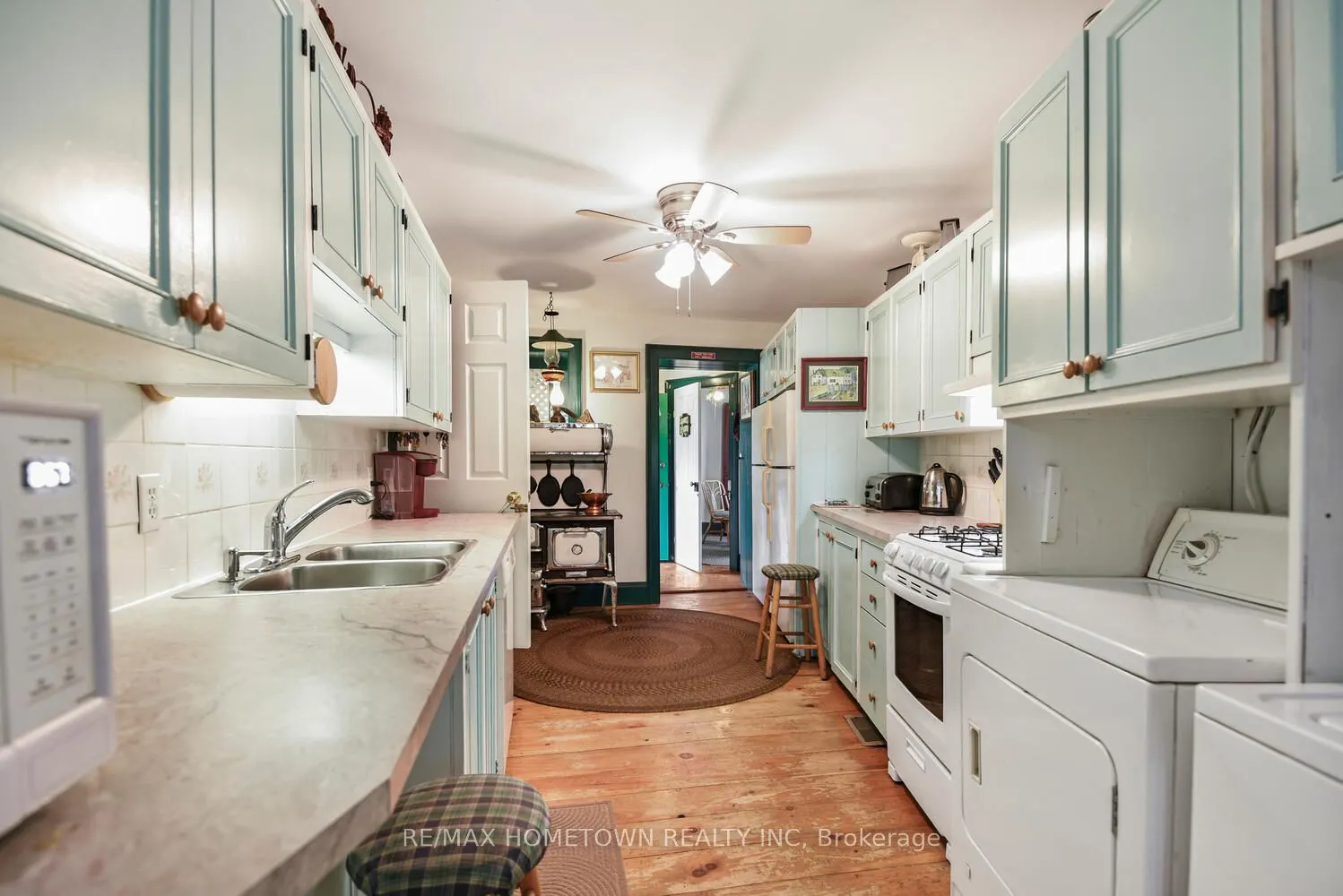 495 King Street W