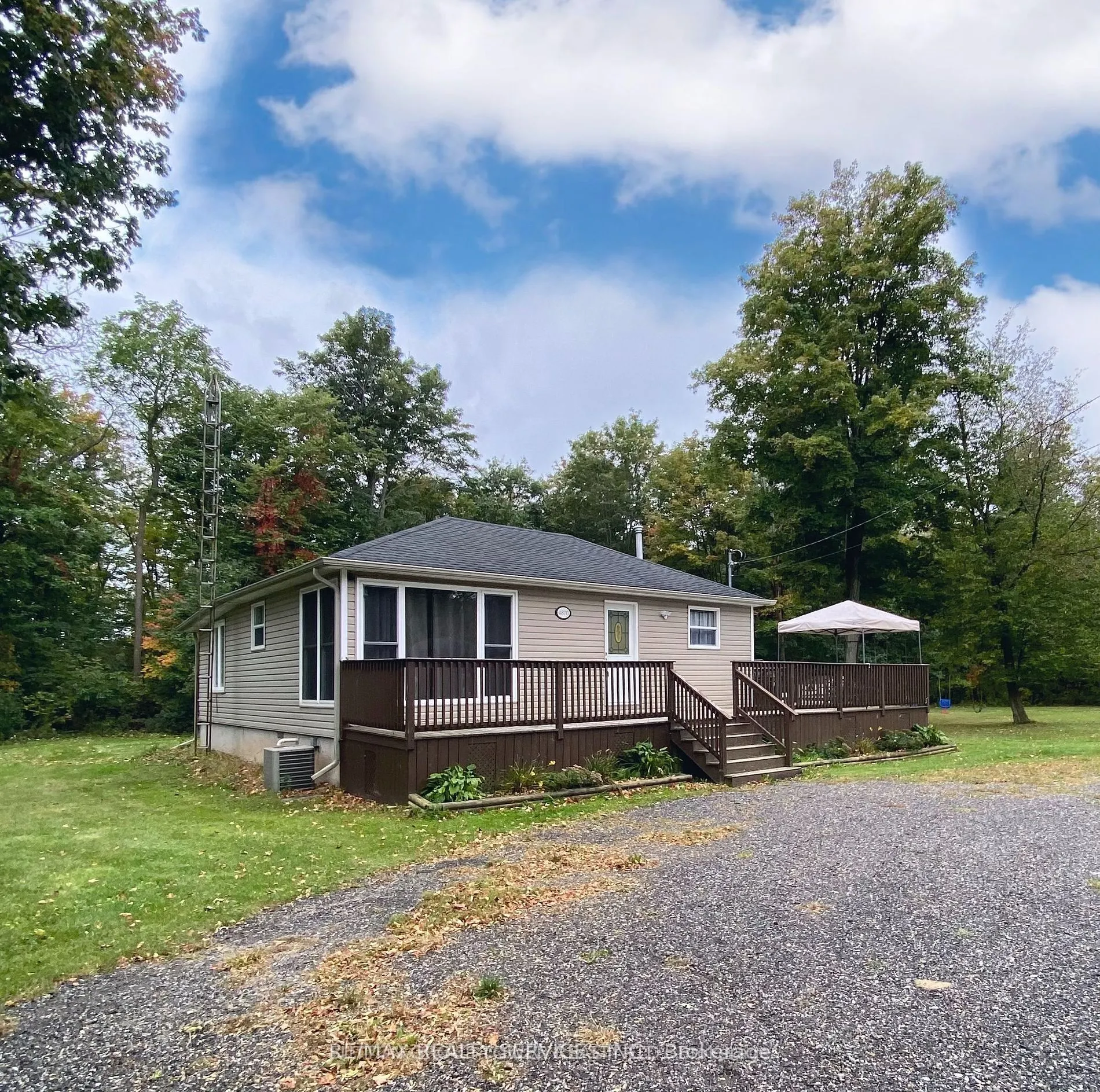 4870 Mapleview Crescent