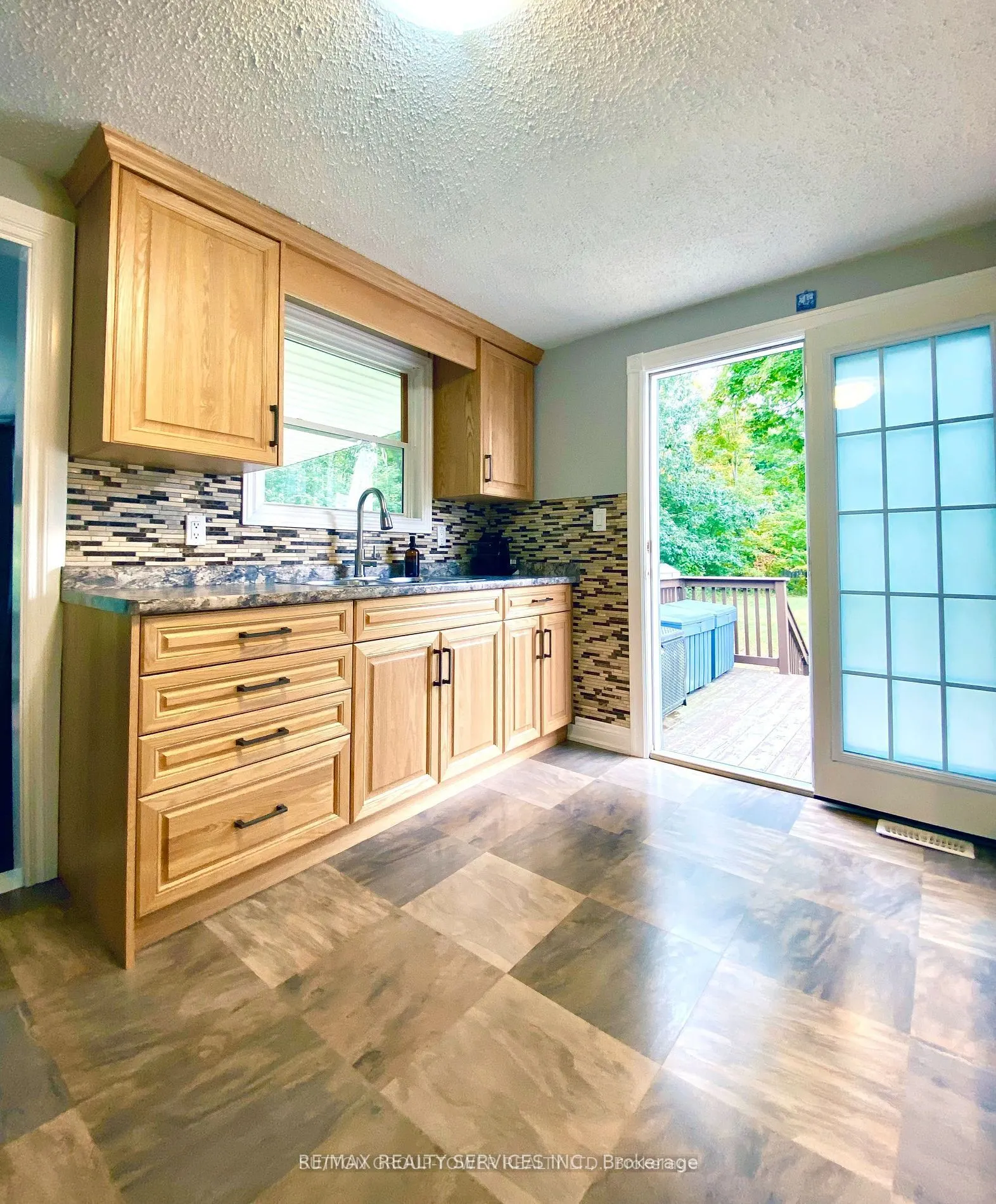 4870 Mapleview Crescent