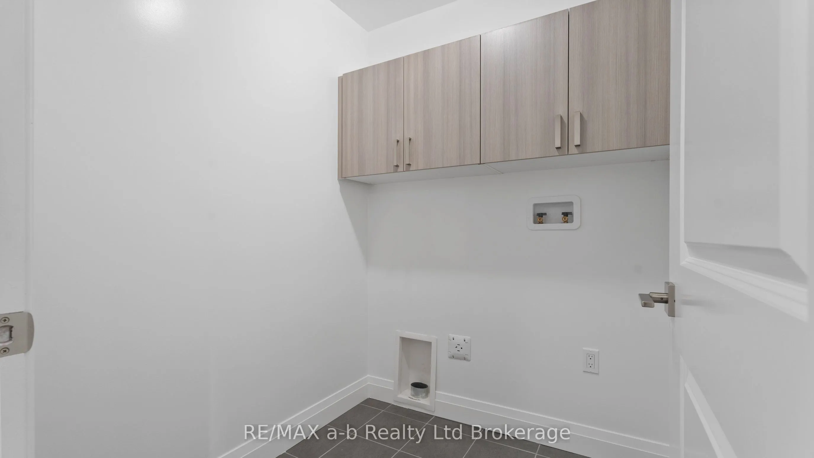 107 Cayley Street