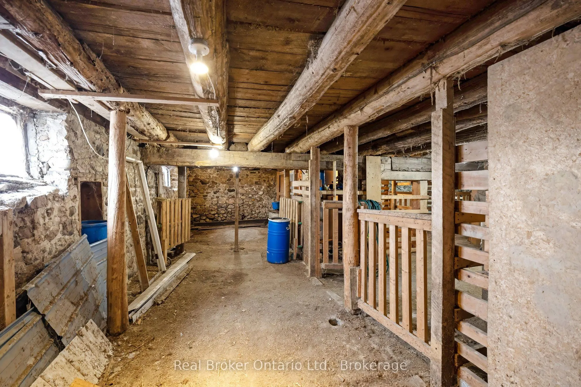 9126 Sideroad 27