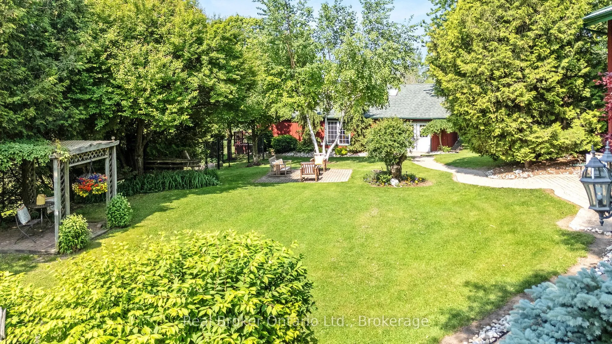 9126 Sideroad 27