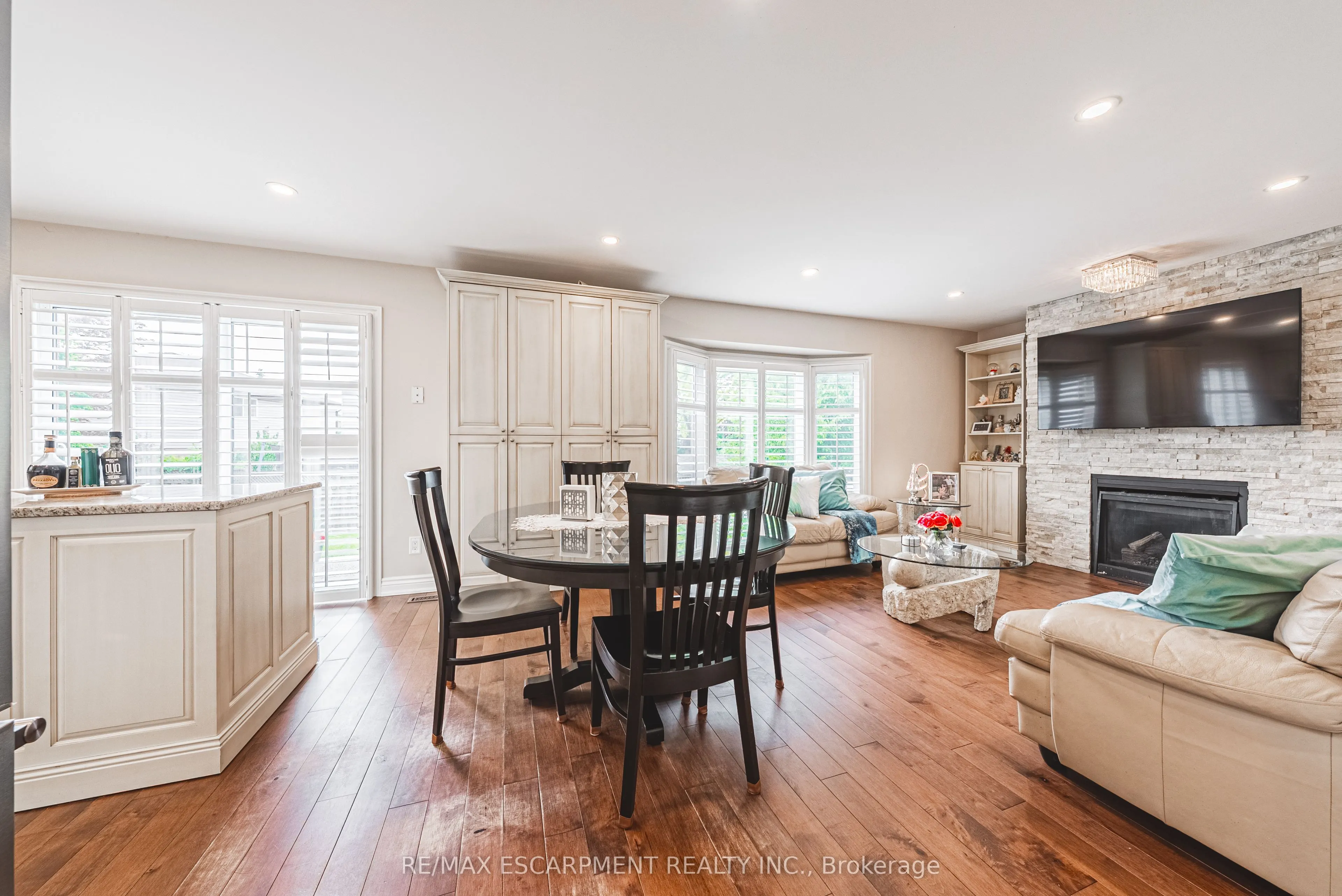 2 Antoinette Court