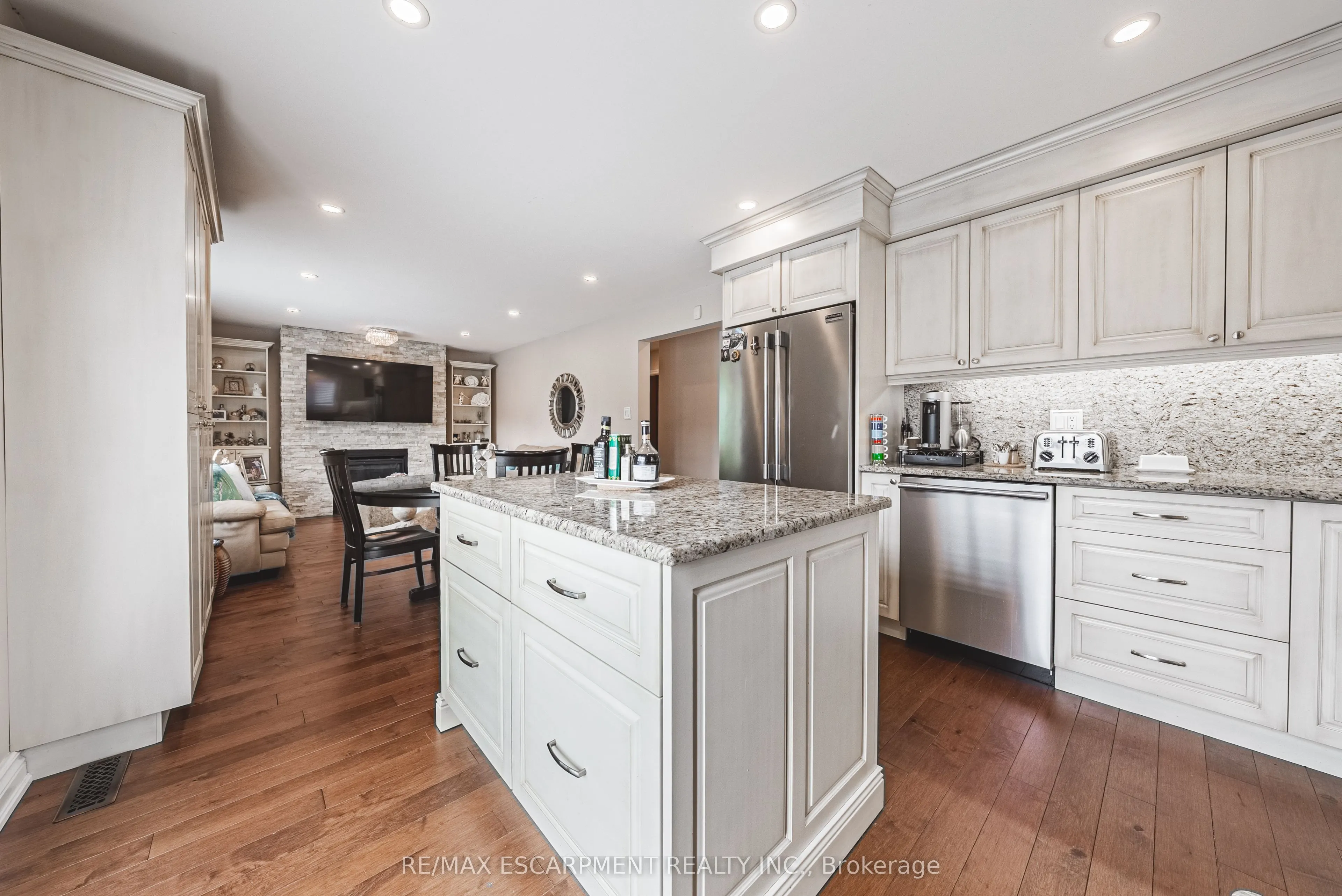 2 Antoinette Court