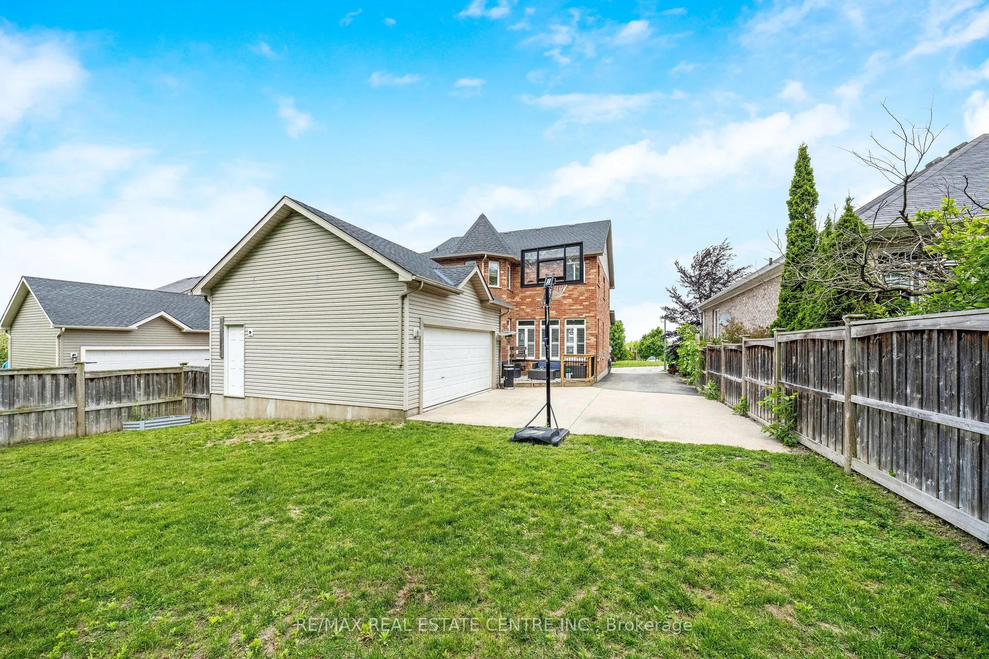 237 Ridge Top Crescent