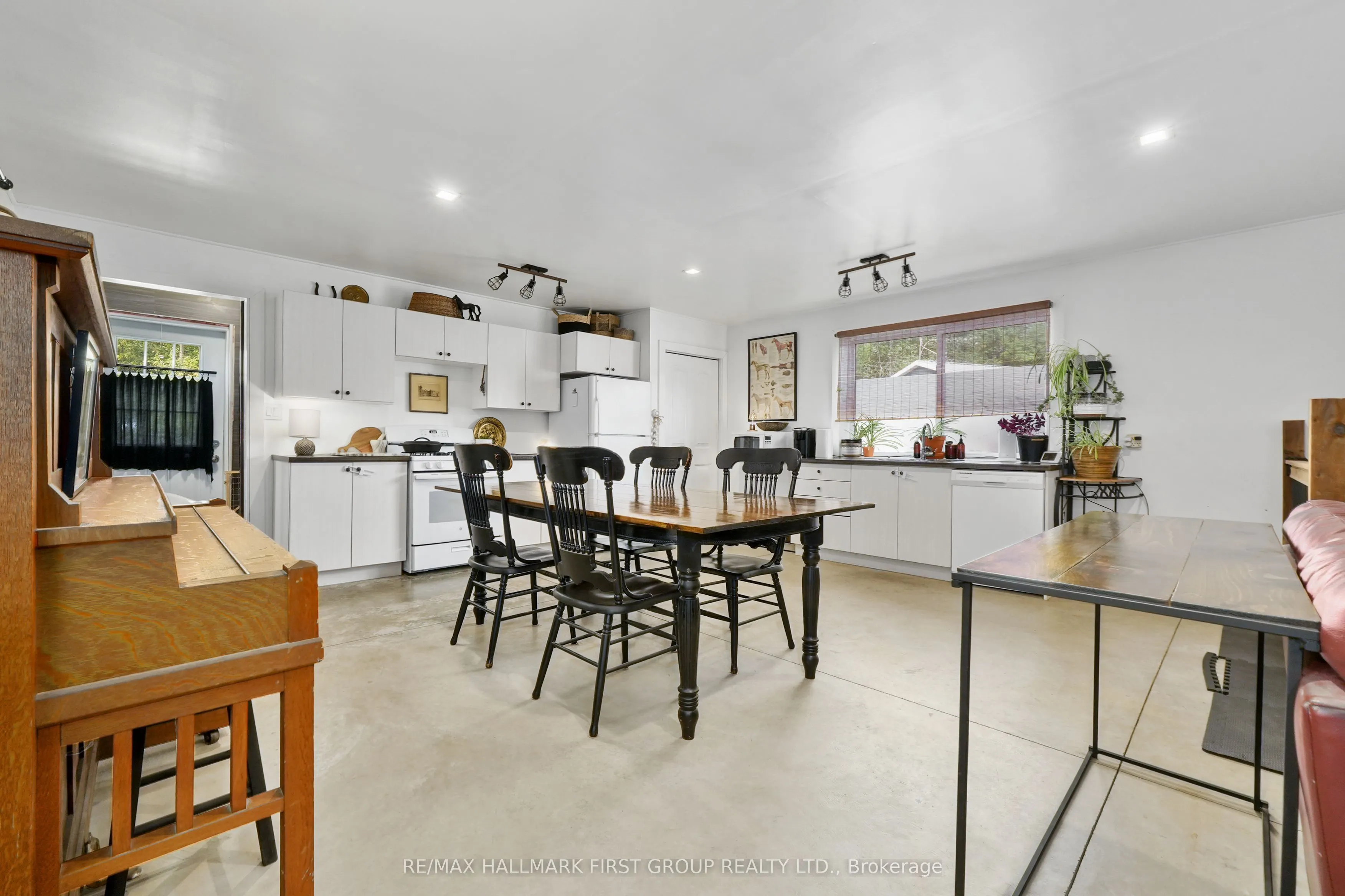 13715 County 2 Road