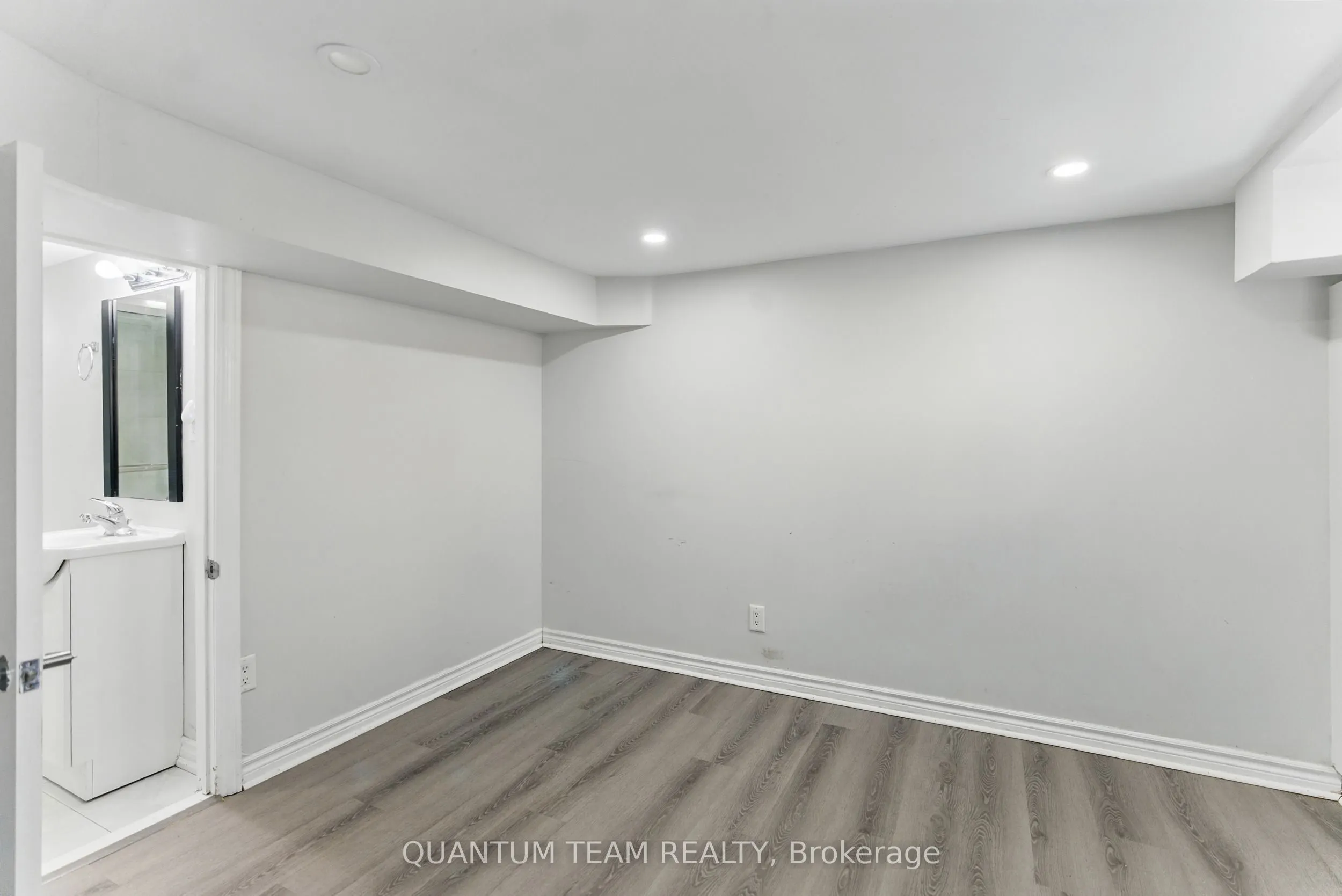6462 Barker Street