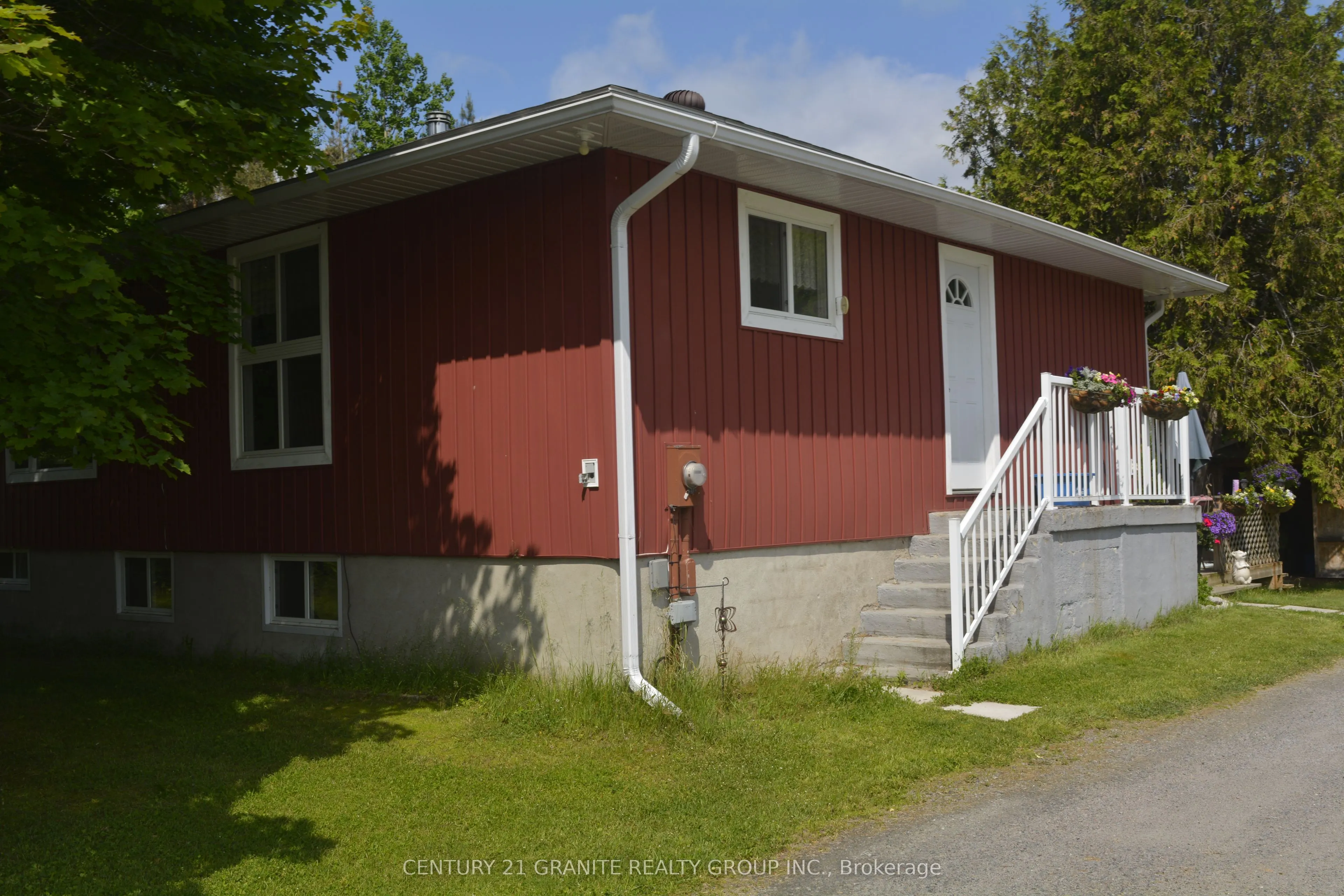 671 Hastings Street N