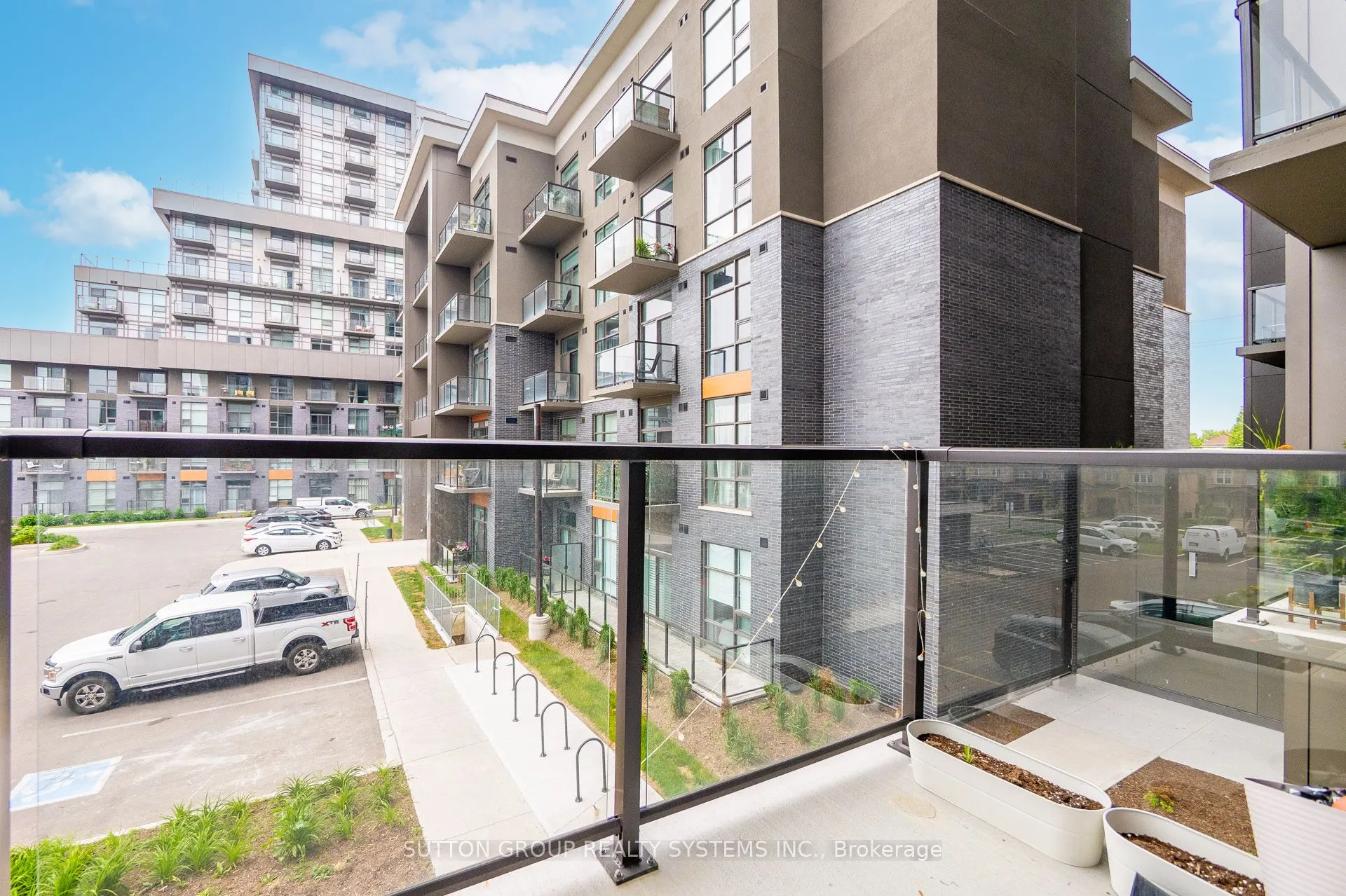 460 Dundas Street E, #231