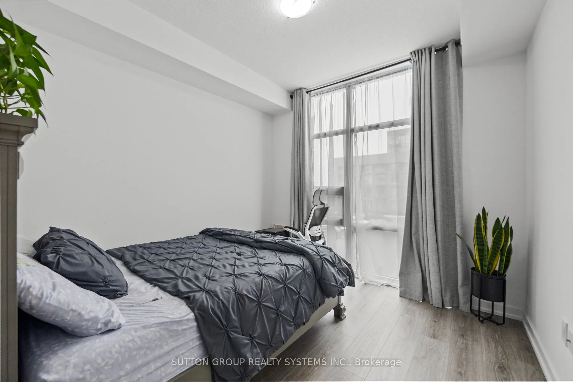 460 Dundas Street E, #231