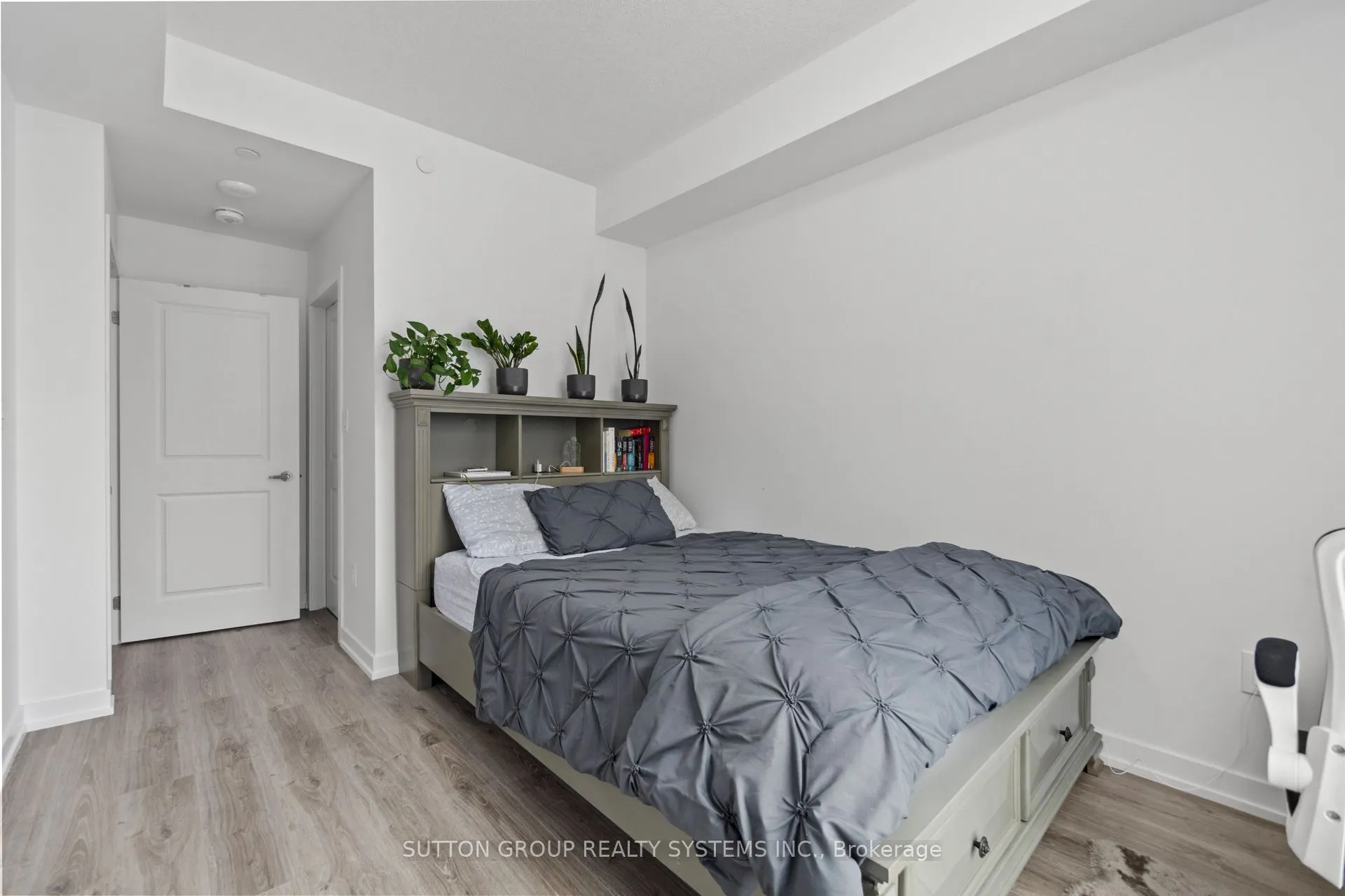 460 Dundas Street E, #231
