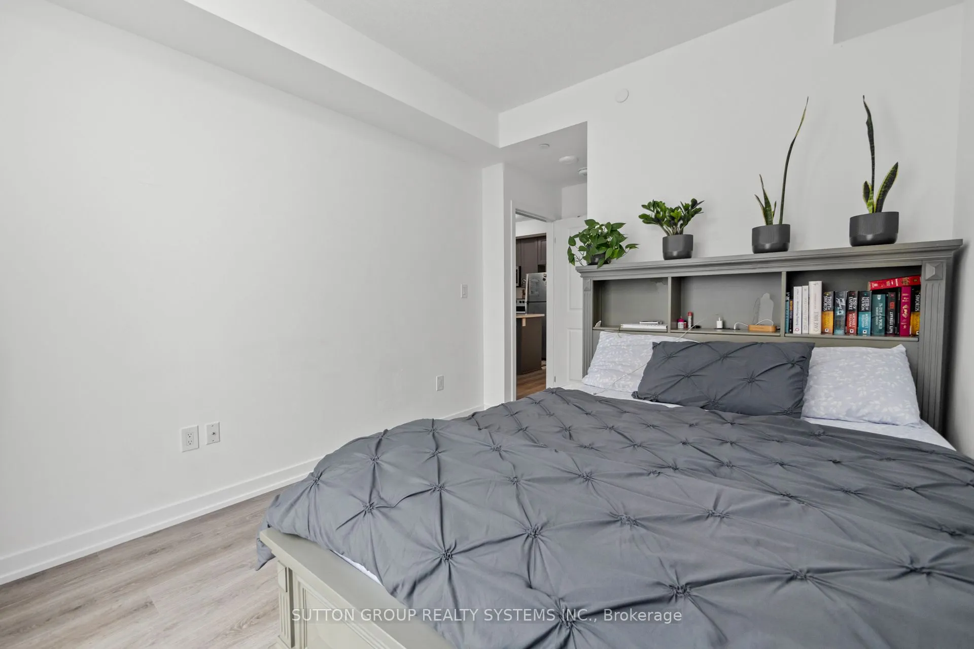 460 Dundas Street E, #231