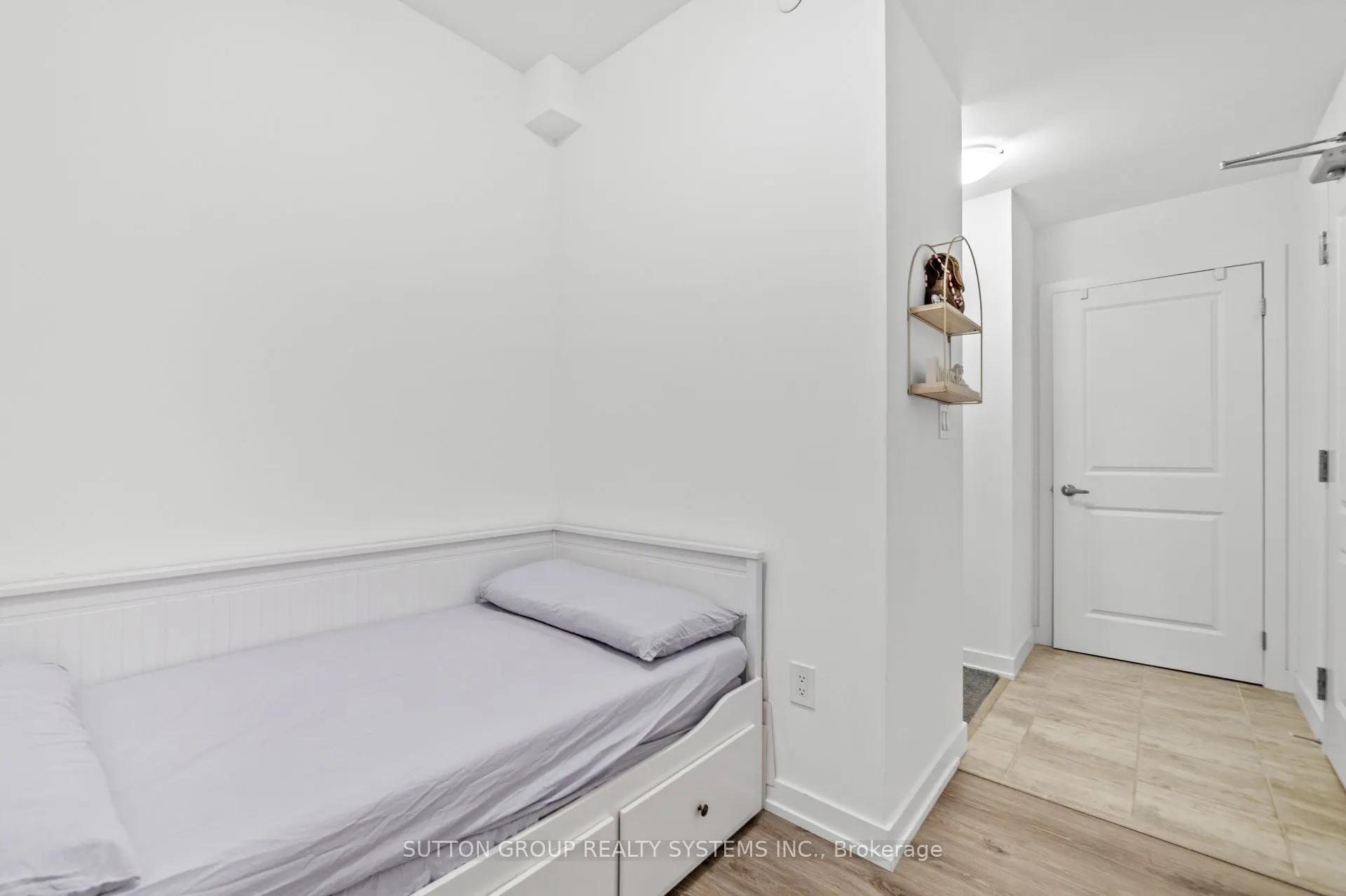460 Dundas Street E, #231
