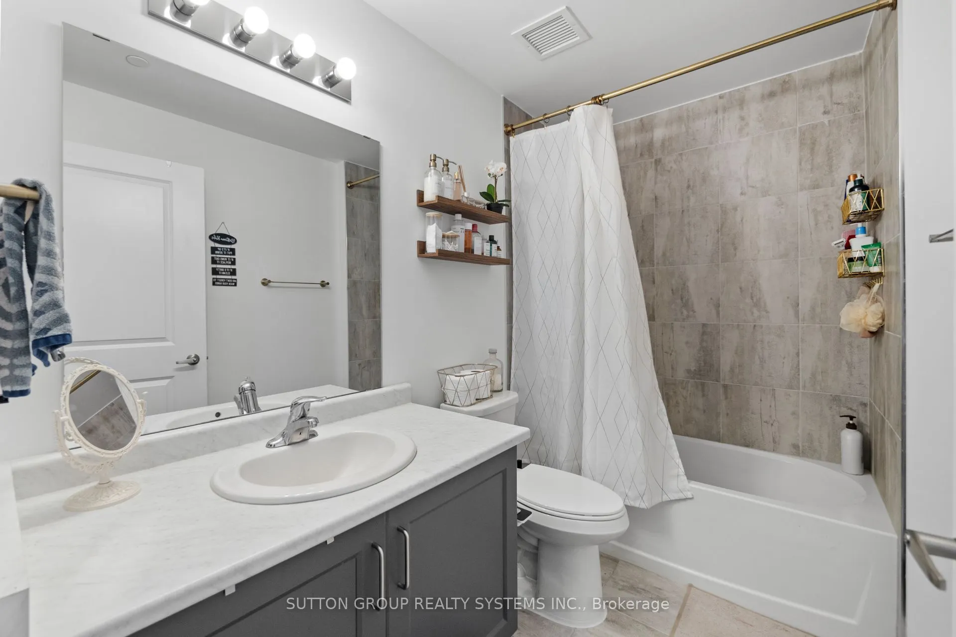 460 Dundas Street E, #231