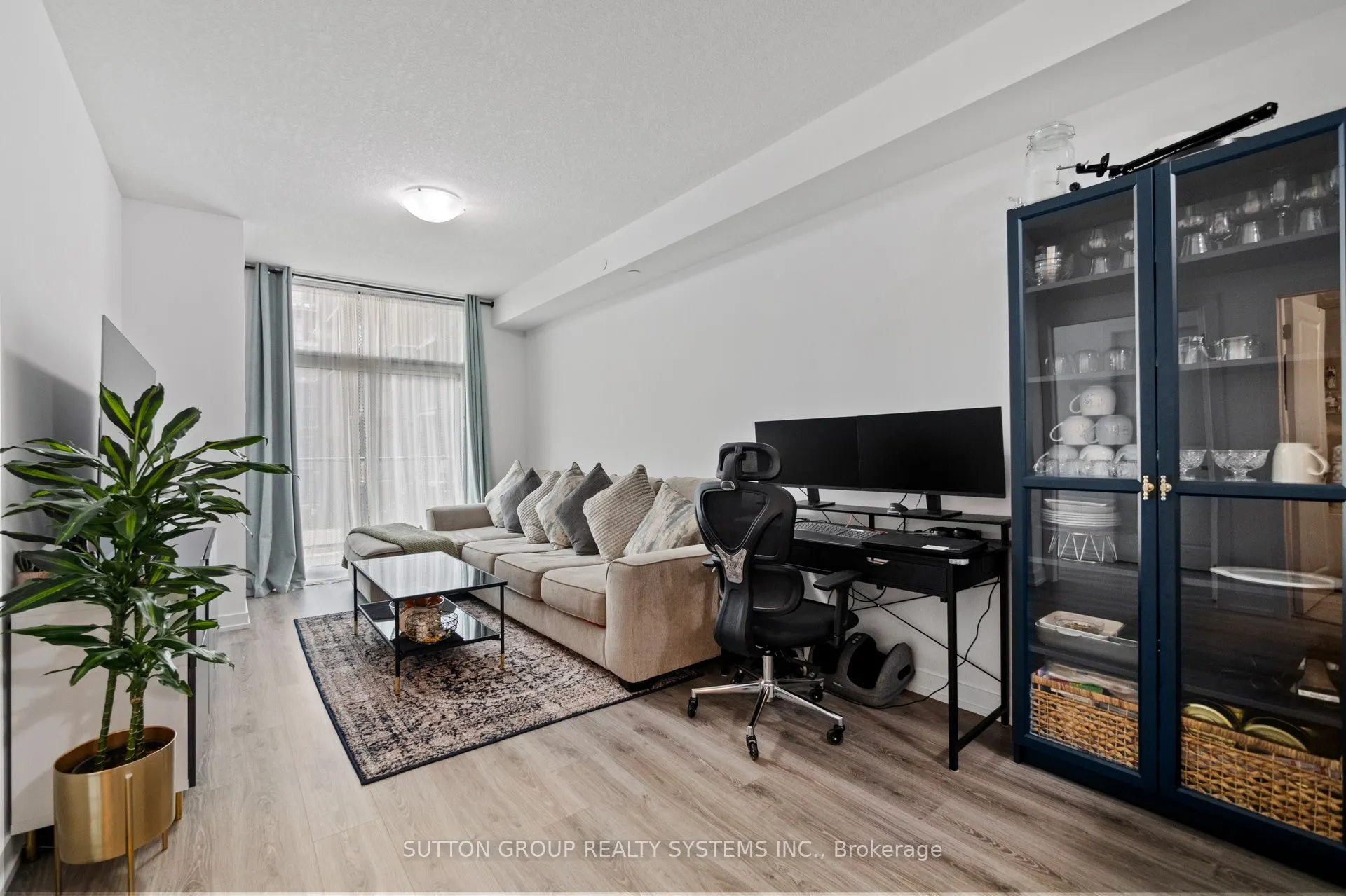 460 Dundas Street E, #231