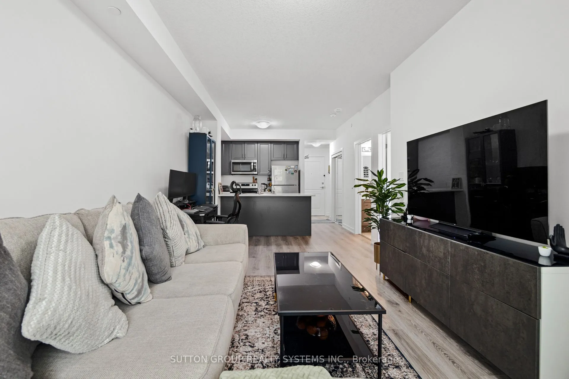 460 Dundas Street E, #231